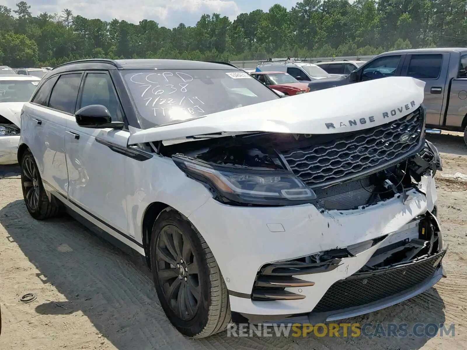 1 Photograph of a damaged car SALYL2FVXKA207638 LAND ROVER RANGE ROVE 2019