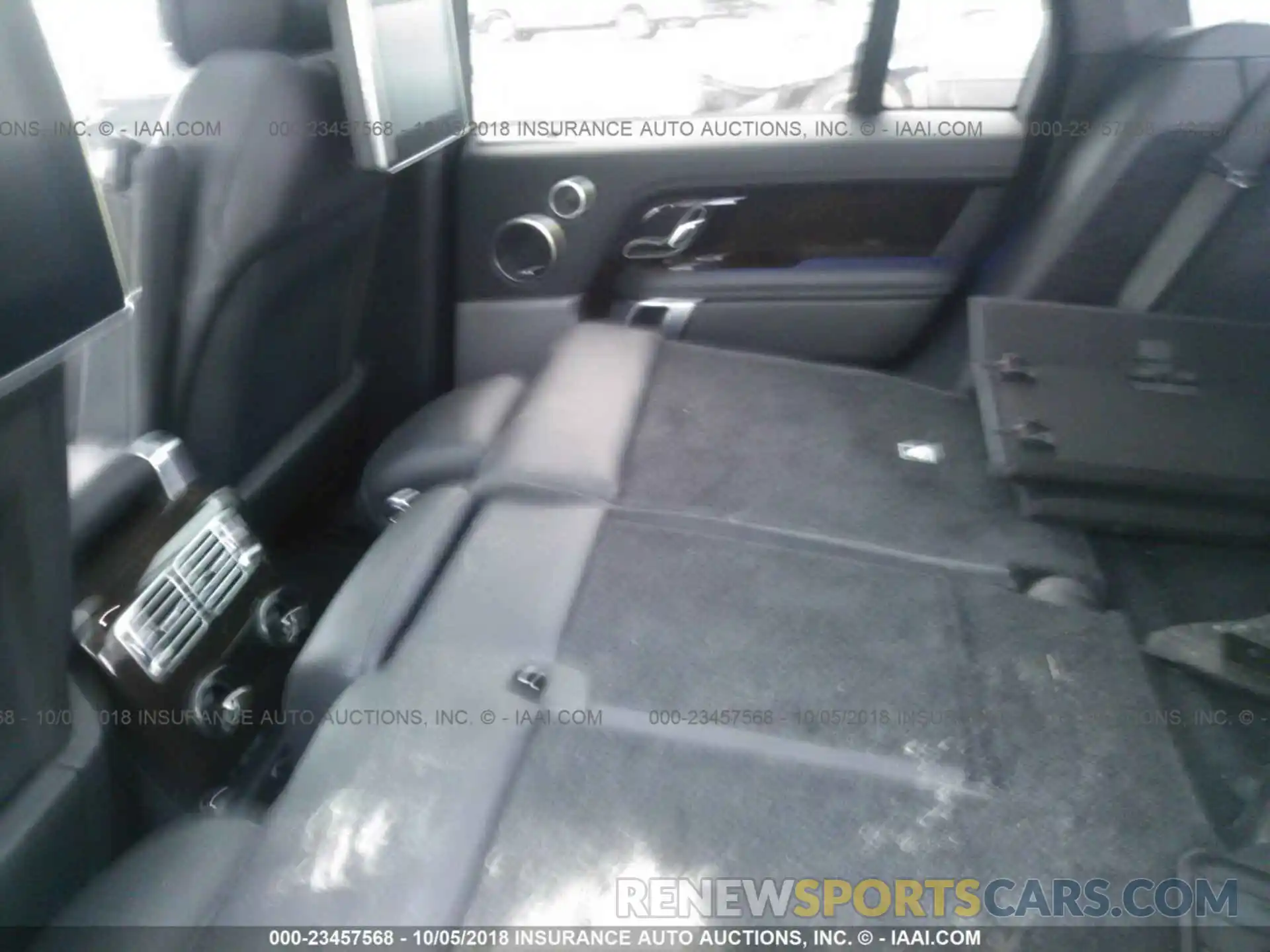 8 Photograph of a damaged car SALGS2RE7KA517899 Land rover Range rover 2019