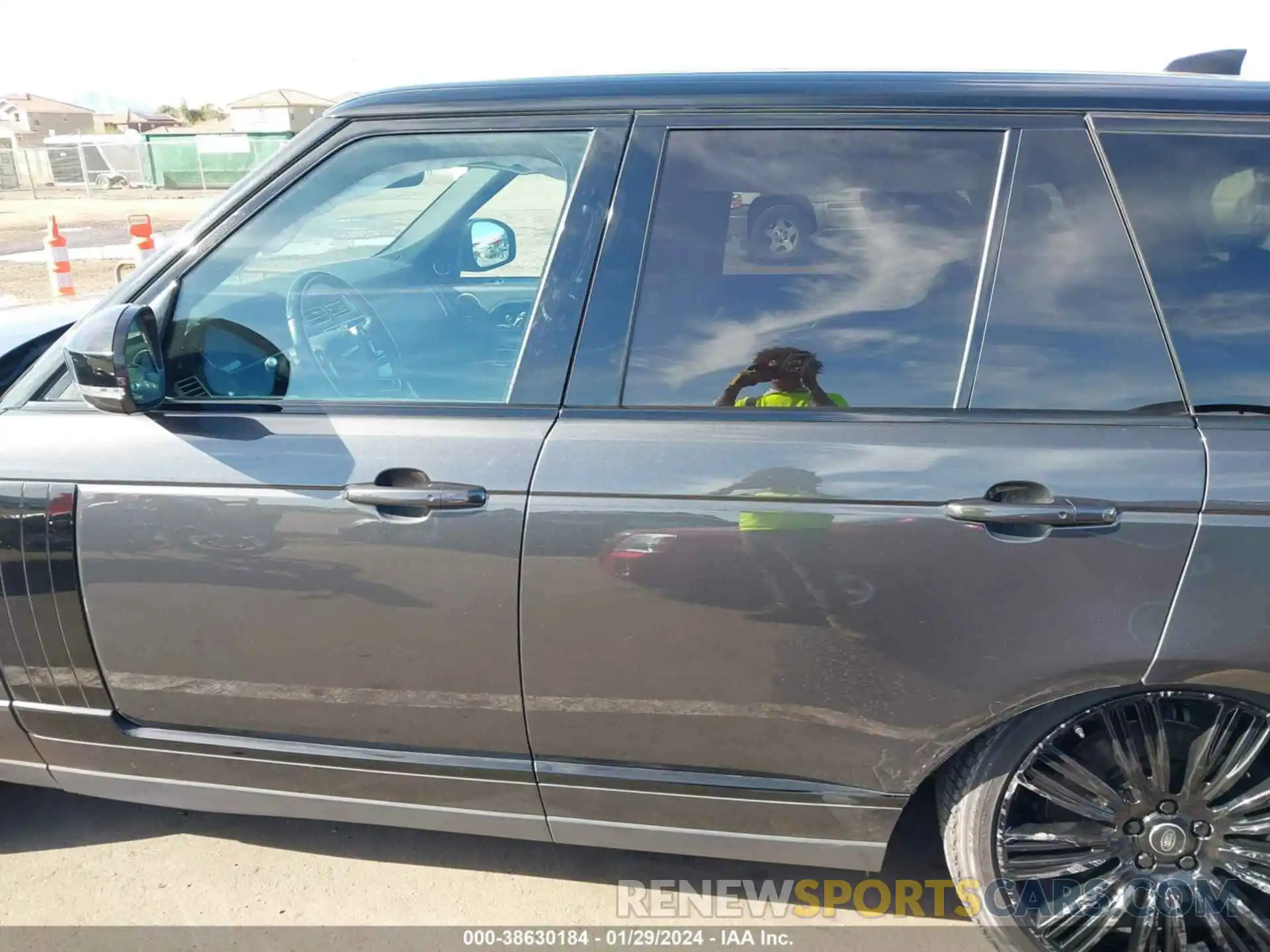 14 Photograph of a damaged car SALGS2SE3LA584169 LAND ROVER RANGE ROVER 2020