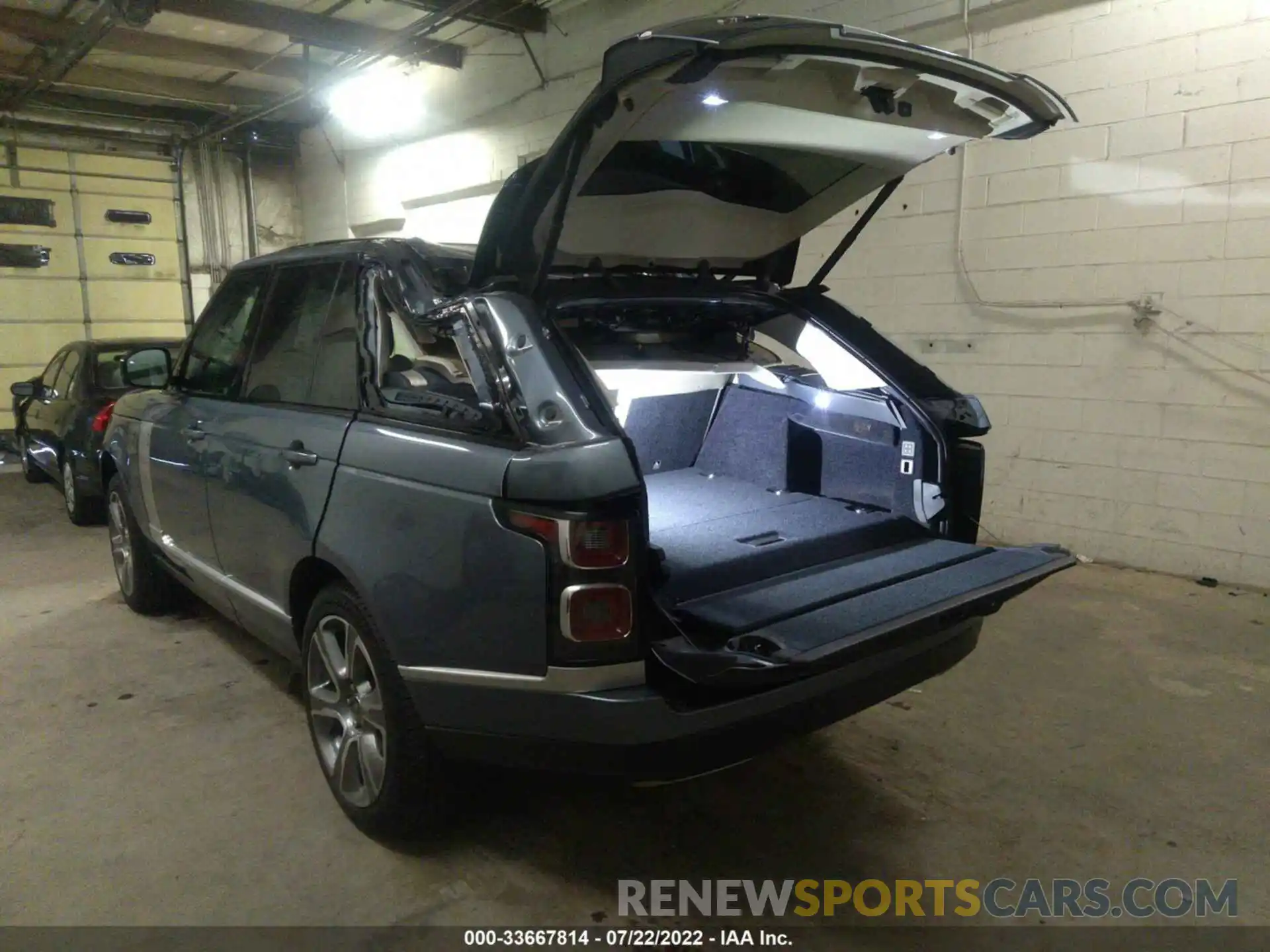 3 Photograph of a damaged car SALGS4RY8LA581568 LAND ROVER RANGE ROVER 2020