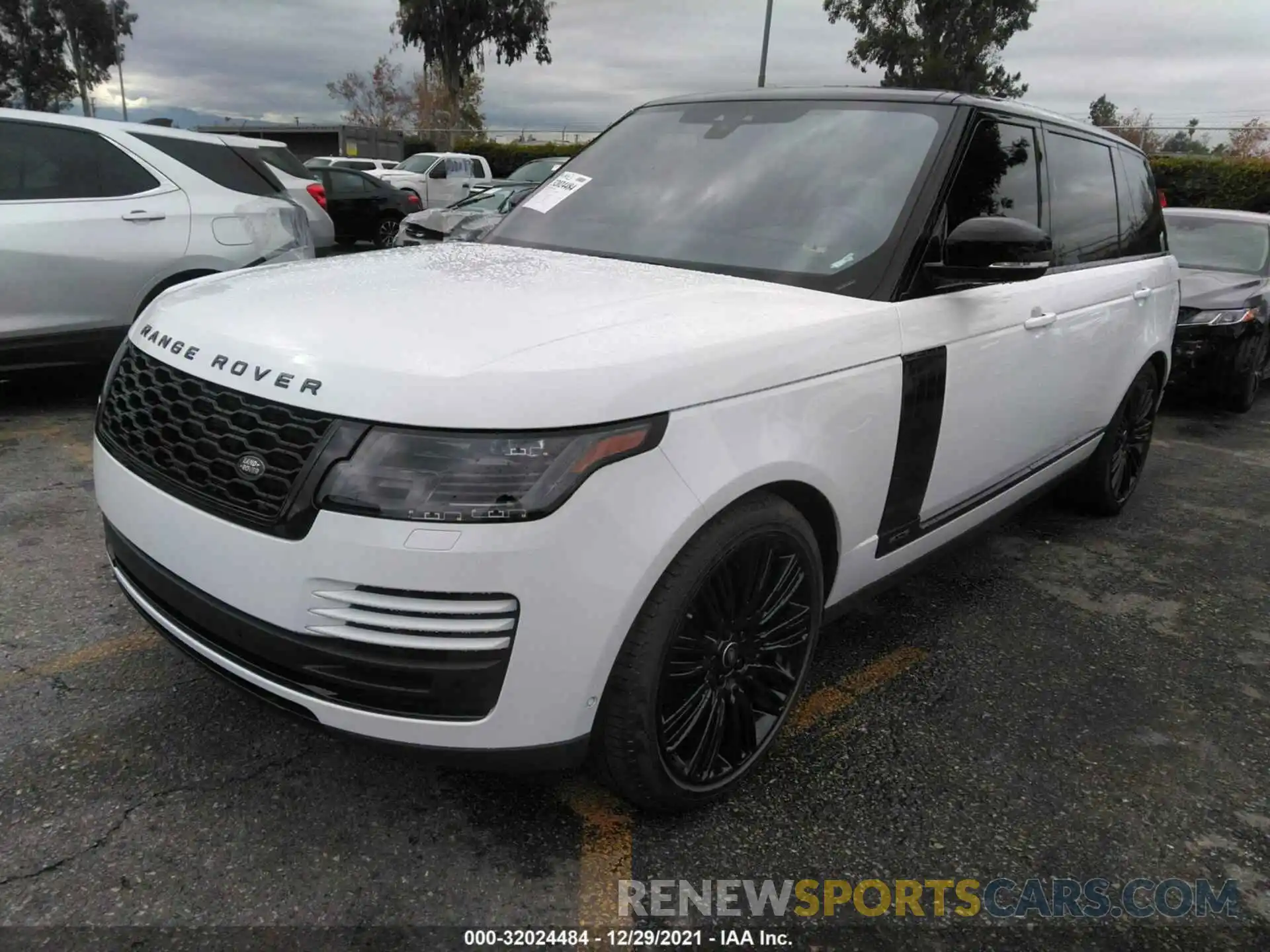 2 Photograph of a damaged car SALGS5SE5LA406460 LAND ROVER RANGE ROVER 2020