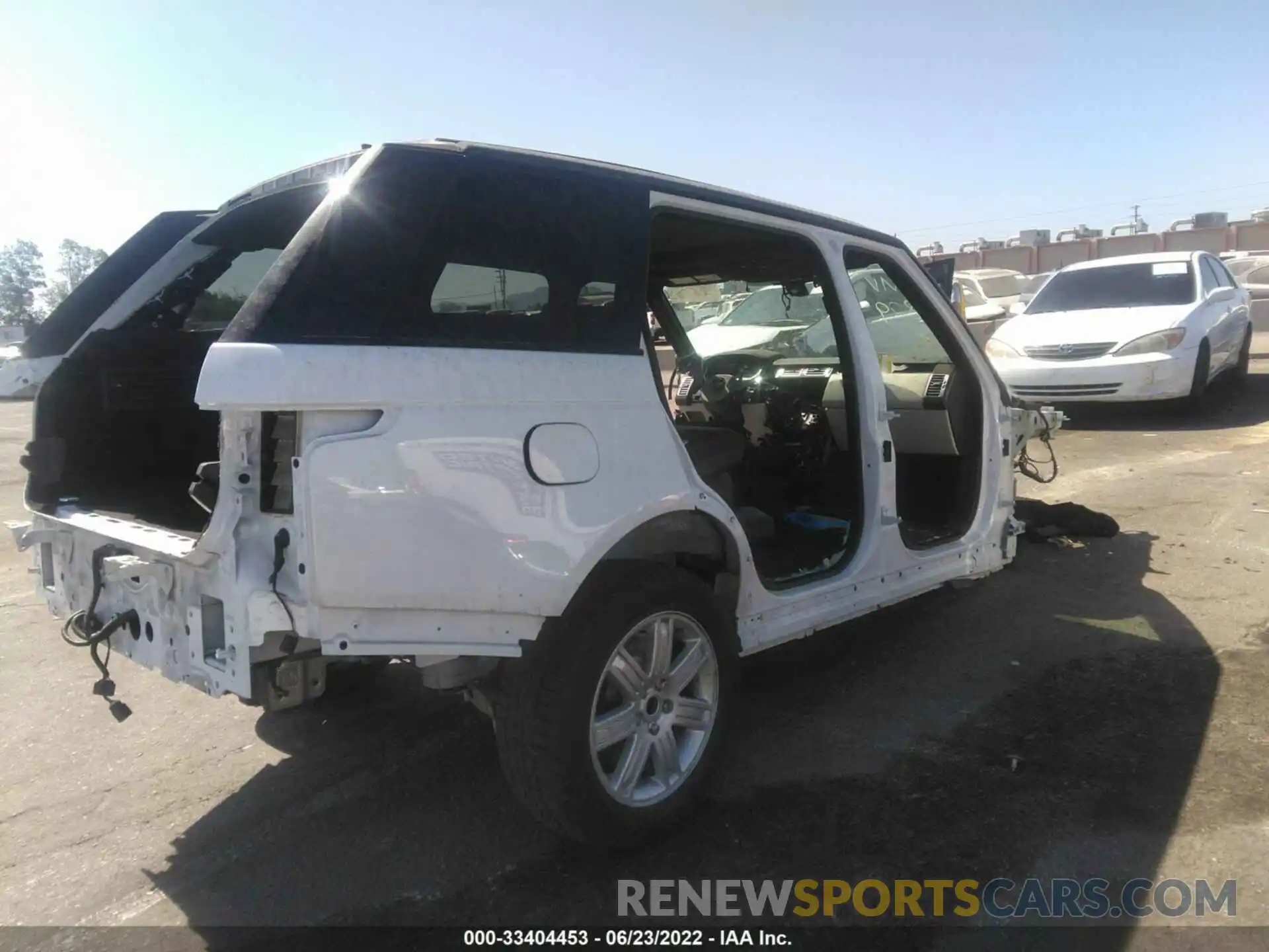 4 Photograph of a damaged car SALGS5SEXLA596689 LAND ROVER RANGE ROVER 2020