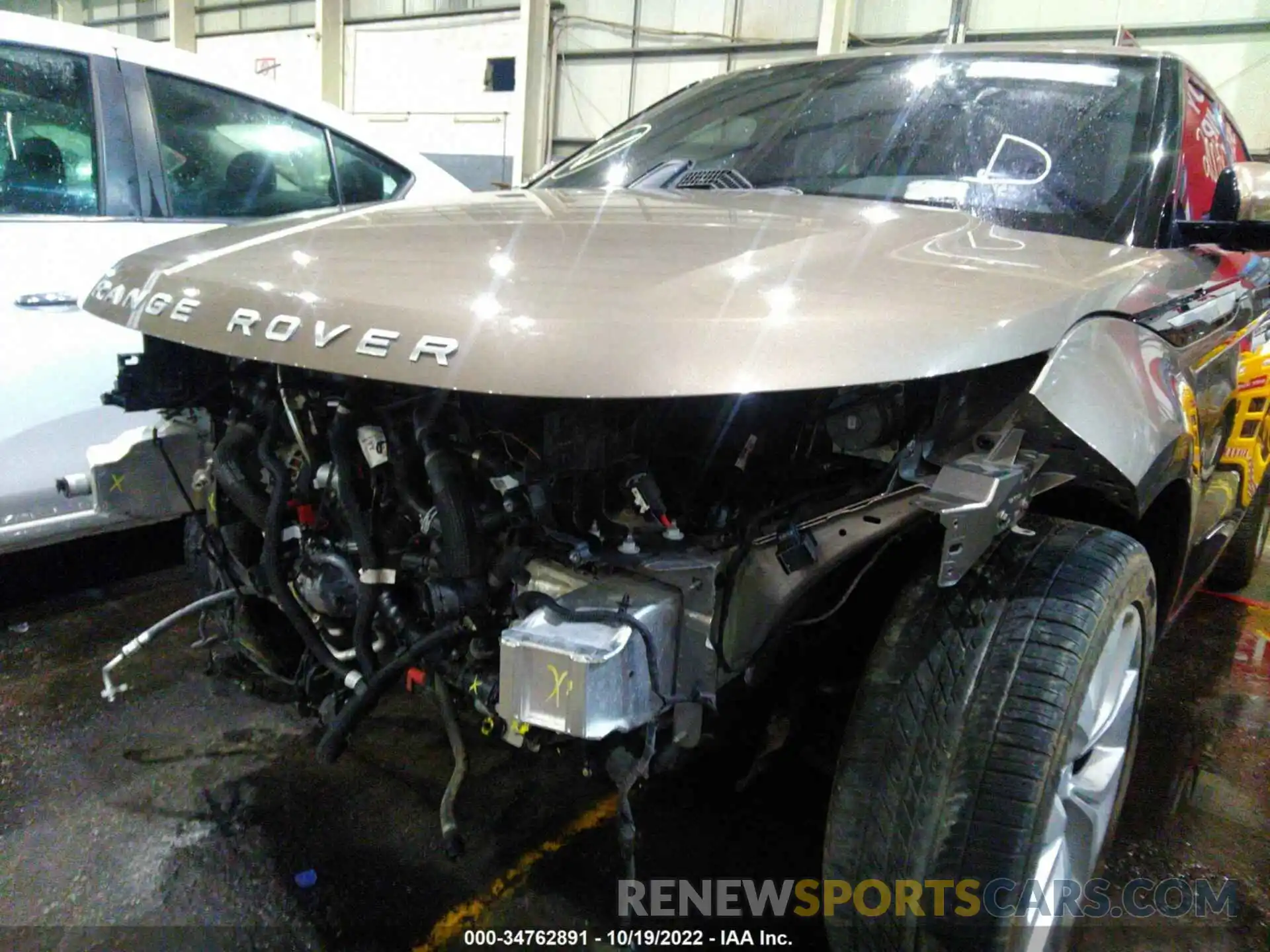 6 Photograph of a damaged car 00LZP2FX3LH046004 LAND ROVER RANGE ROVER EVOQUE 2020