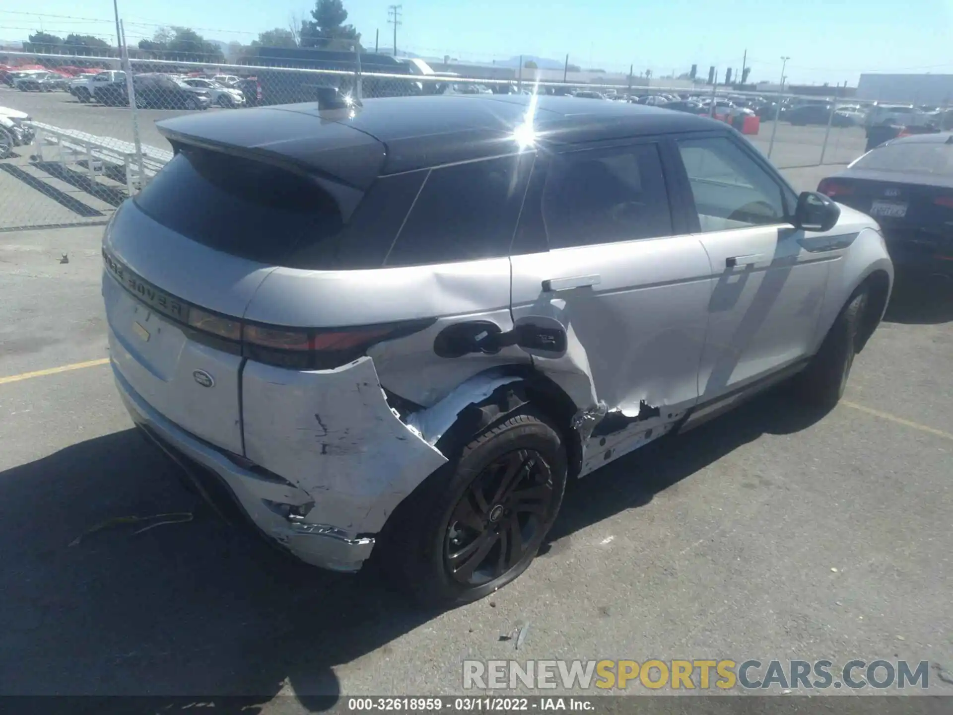 4 Photograph of a damaged car SALZJ2FX6NH165542 LAND ROVER RANGE ROVER EVOQUE 2022