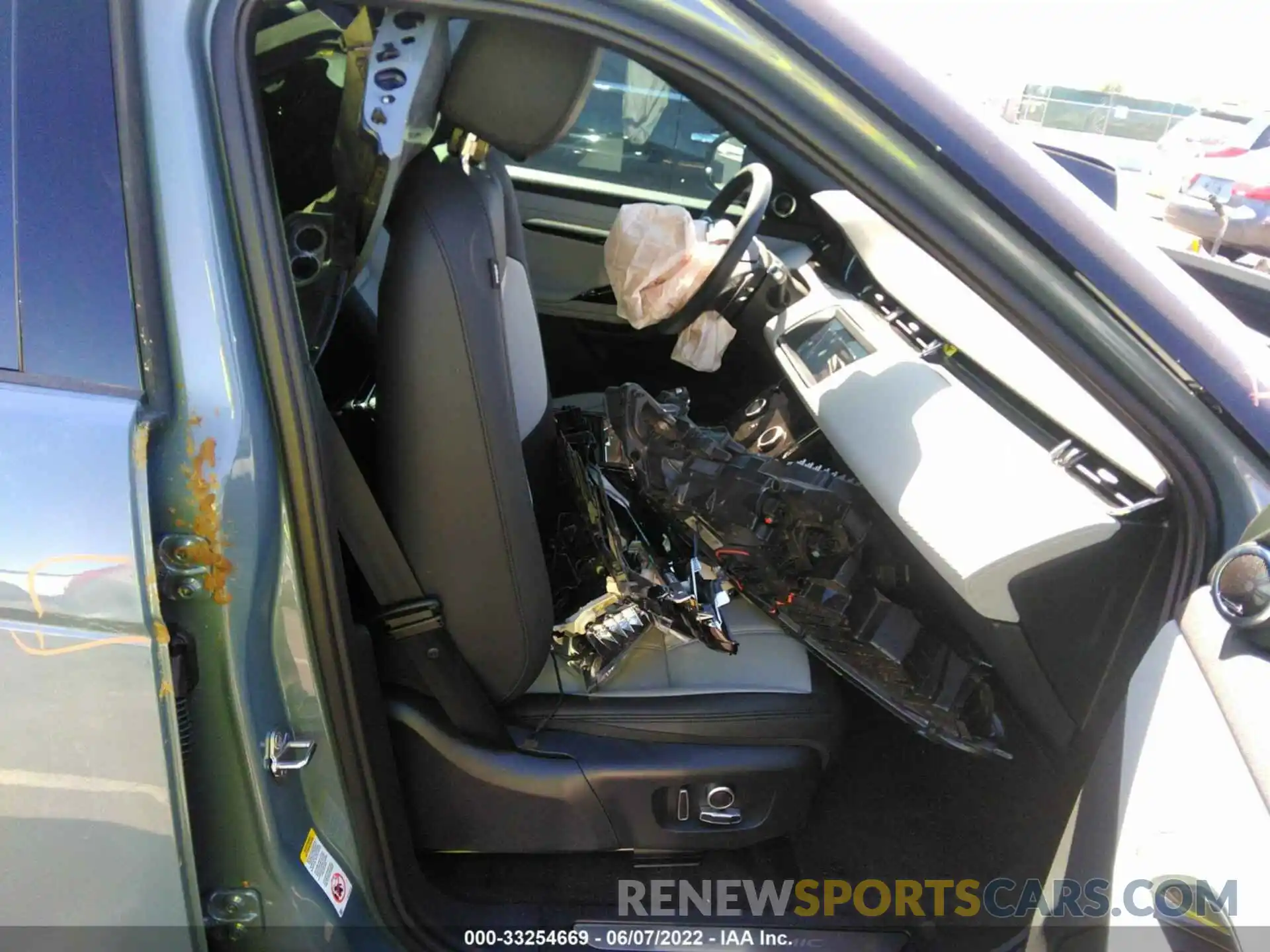 5 Photograph of a damaged car SALZT2FX6NH173327 LAND ROVER RANGE ROVER EVOQUE 2022