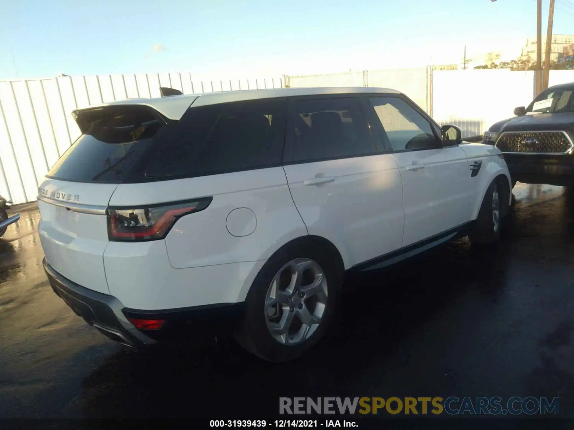 4 Фотография поврежденного автомобиля SALWR2RU0KA866448 LAND ROVER RANGE ROVER SPORT 2019