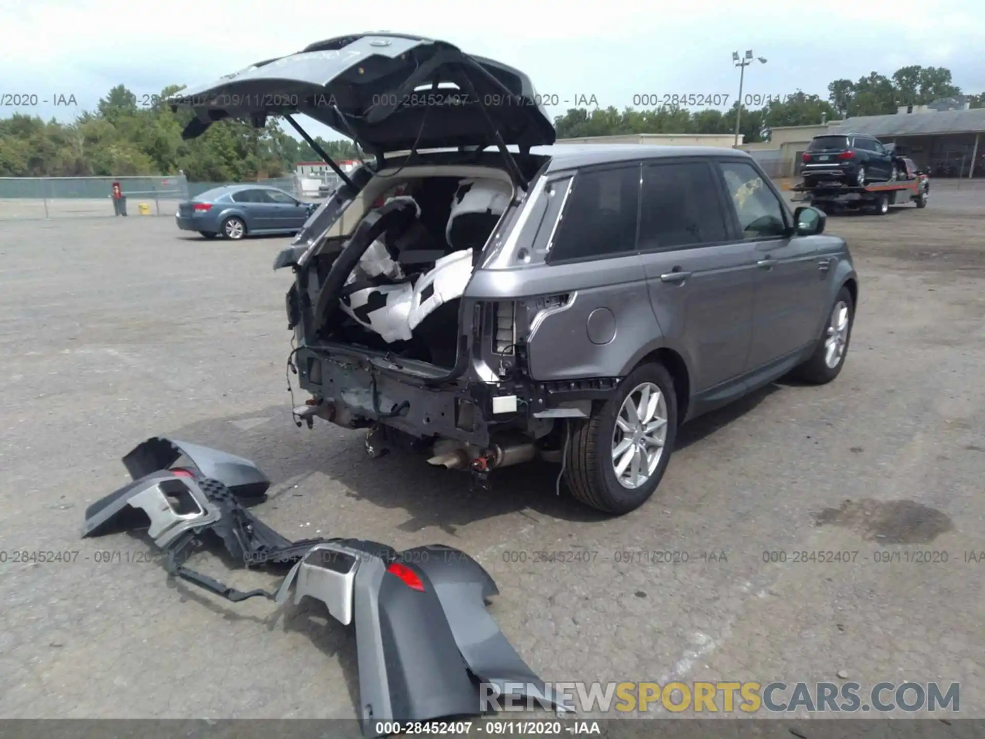 4 Photograph of a damaged car SALWG2SU4LA713248 LAND ROVER RANGE ROVER SPORT 2020