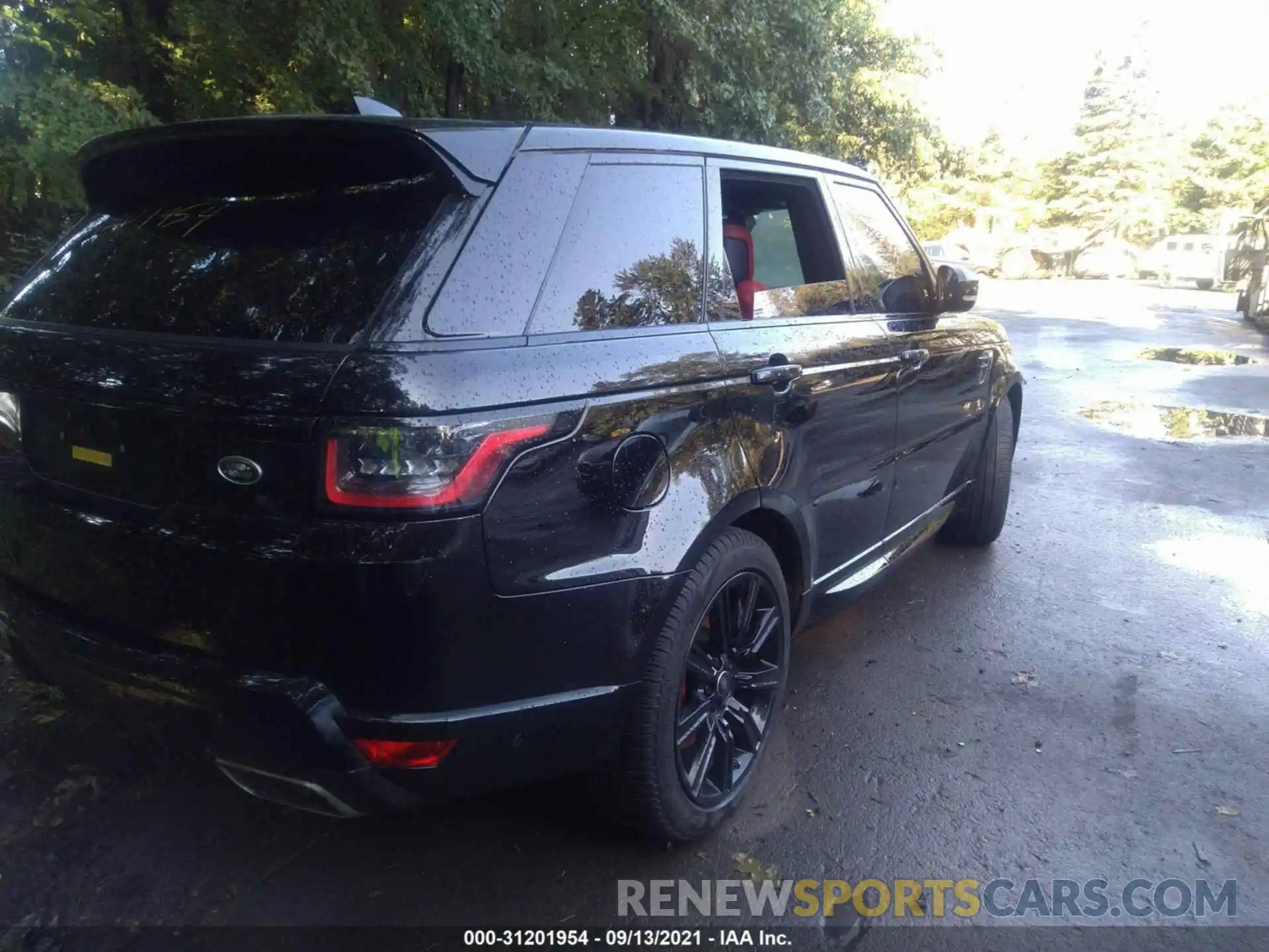 4 Photograph of a damaged car SALWS2RU9LA735718 LAND ROVER RANGE ROVER SPORT 2020