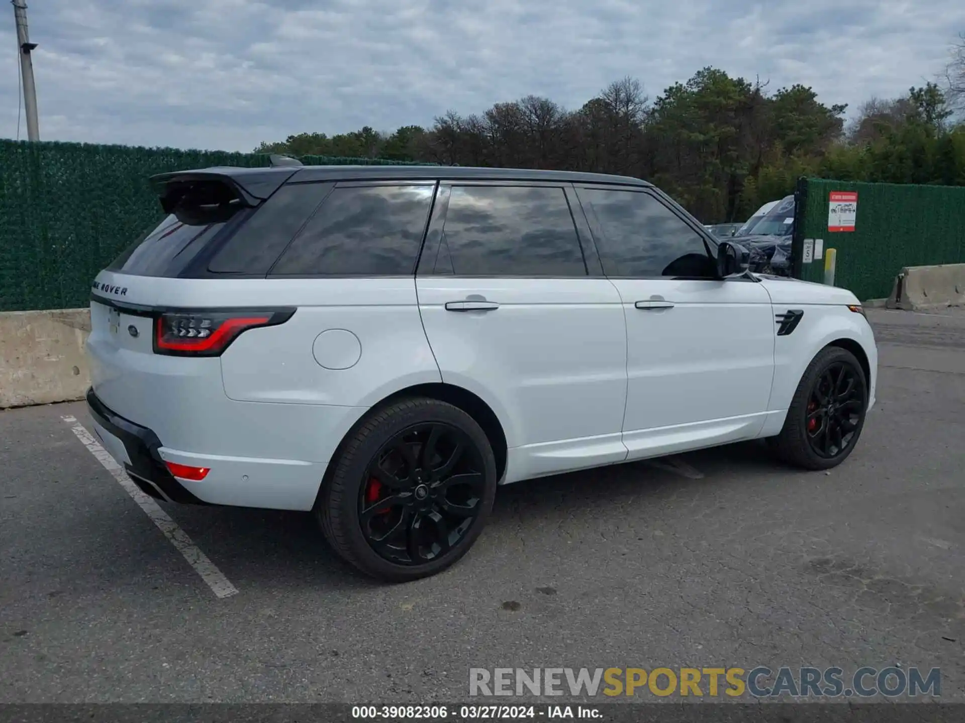 4 Photograph of a damaged car SALWS2RU4NA213632 LAND ROVER RANGE ROVER SPORT 2022