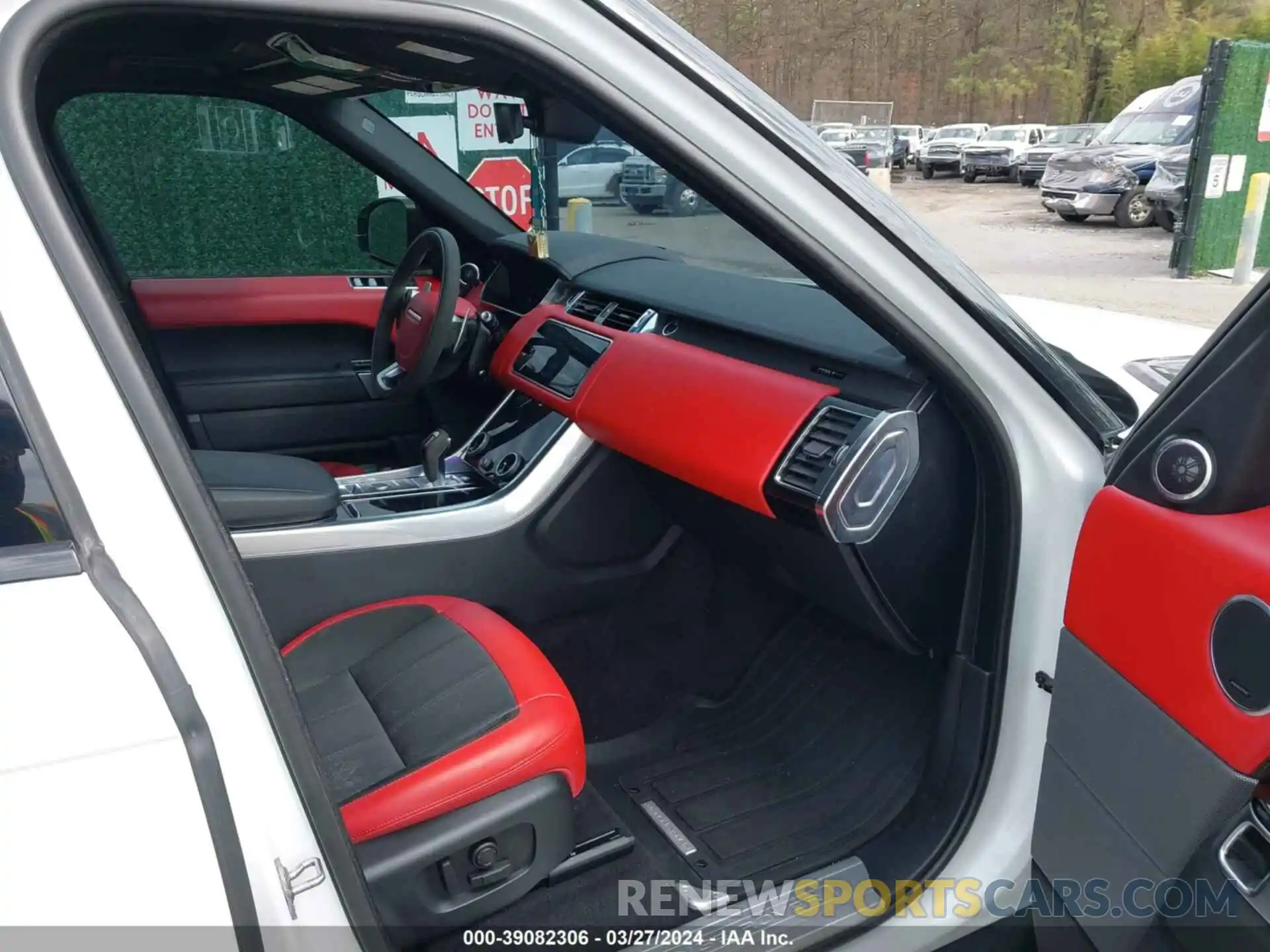 5 Photograph of a damaged car SALWS2RU4NA213632 LAND ROVER RANGE ROVER SPORT 2022