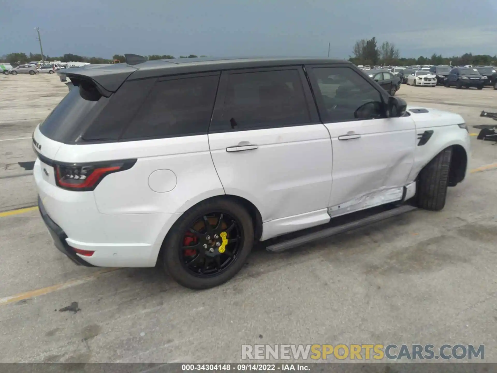 4 Photograph of a damaged car SALWS2RU7NA206724 LAND ROVER RANGE ROVER SPORT 2022