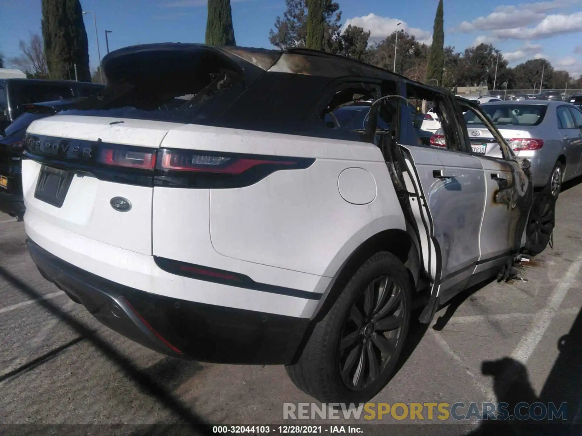 4 Photograph of a damaged car SALYL2EX7KA795534 LAND ROVER RANGE ROVER VELAR 2019