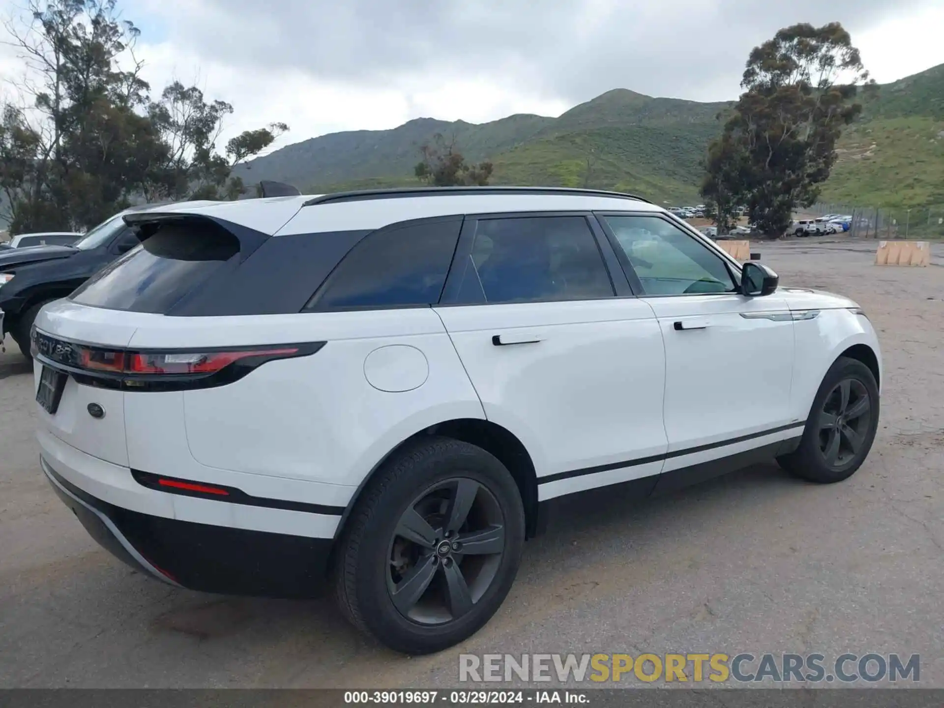 4 Photograph of a damaged car SALYK2EX2LA286696 LAND ROVER RANGE ROVER VELAR 2020