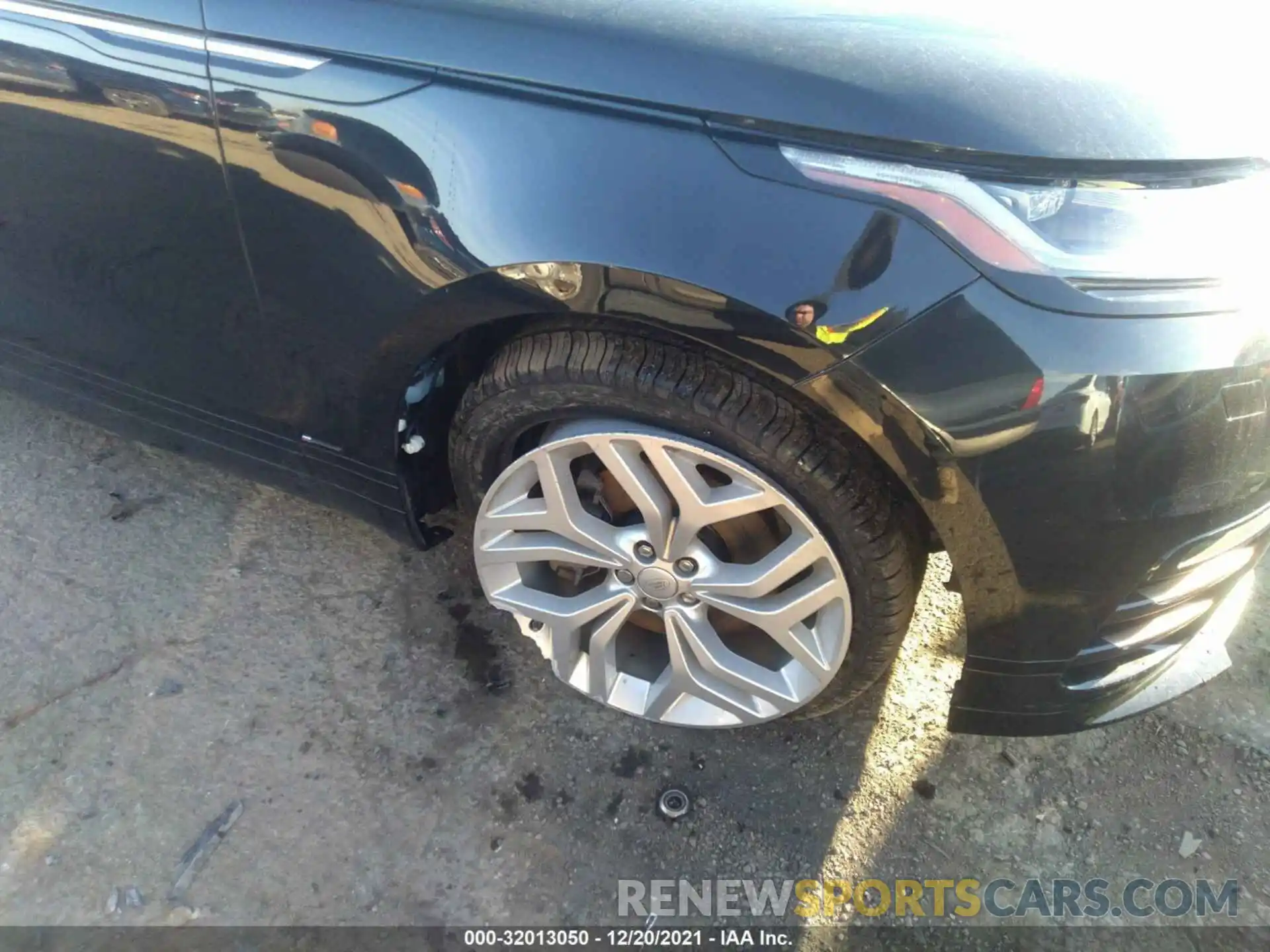 6 Photograph of a damaged car SALYK2FV1LA274620 LAND ROVER RANGE ROVER VELAR 2020