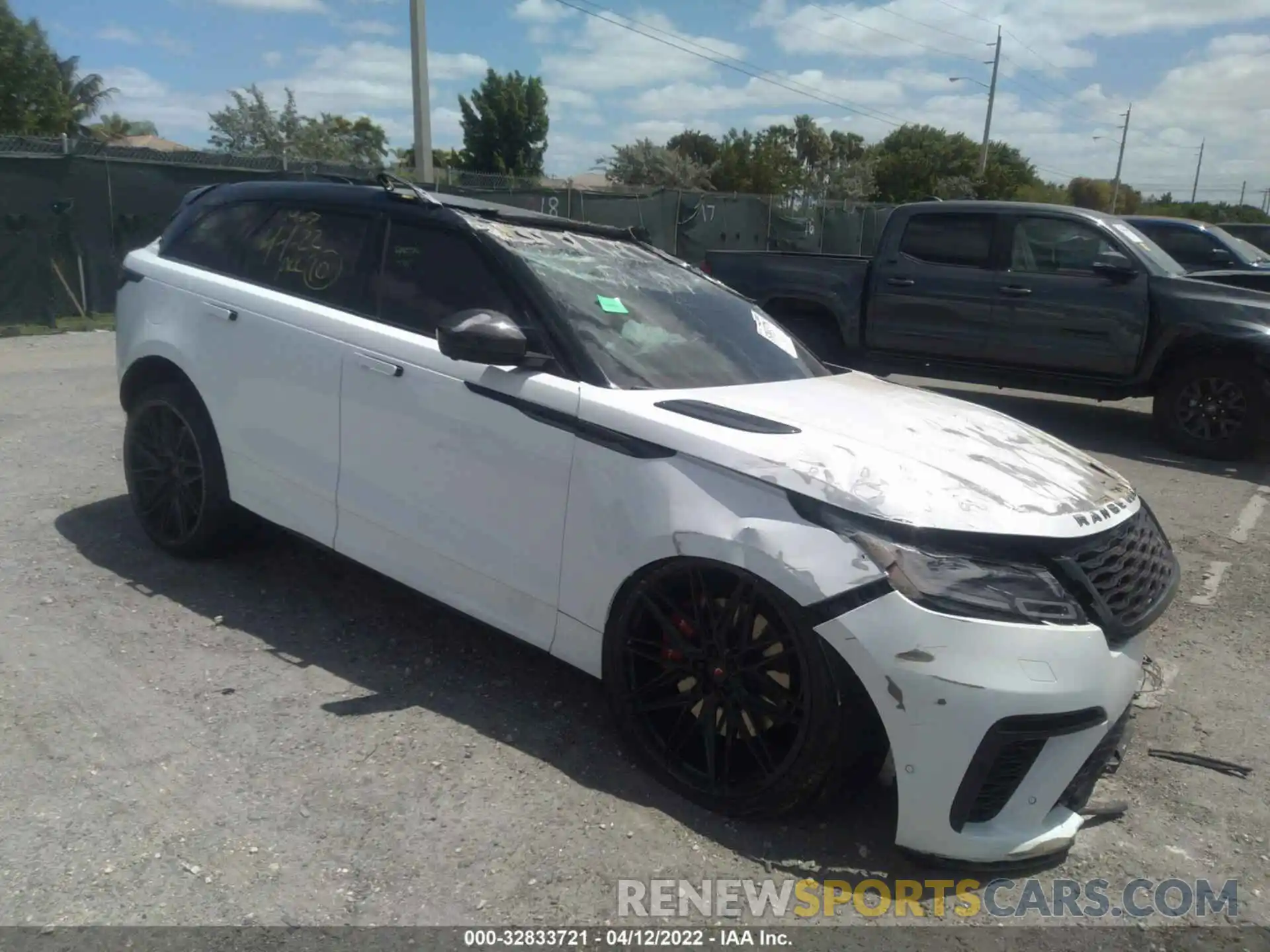 1 Photograph of a damaged car SALYU2EE2LA266165 LAND ROVER RANGE ROVER VELAR 2020