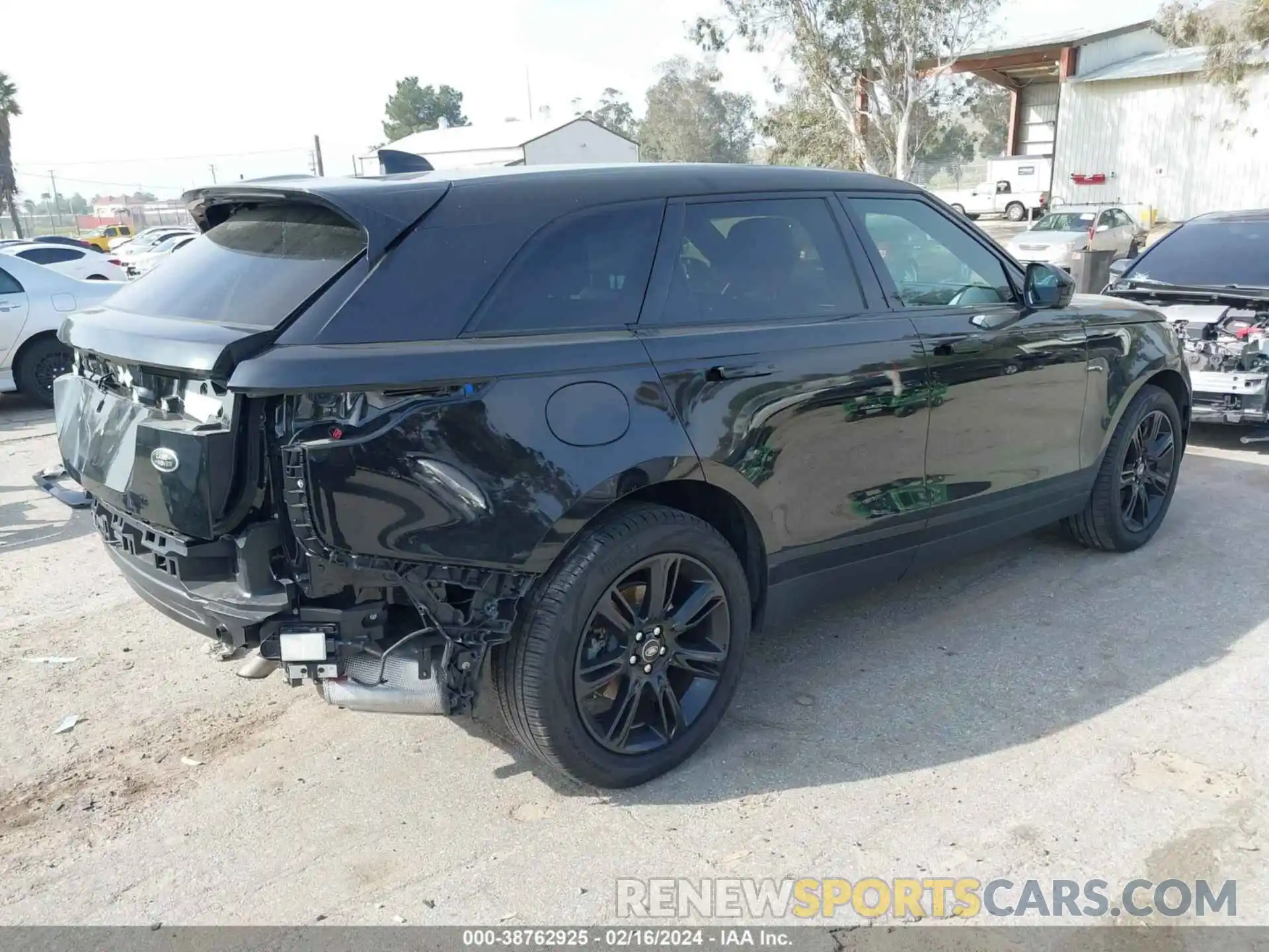 4 Photograph of a damaged car SALYJ2EXXMA316726 LAND ROVER RANGE ROVER VELAR 2021