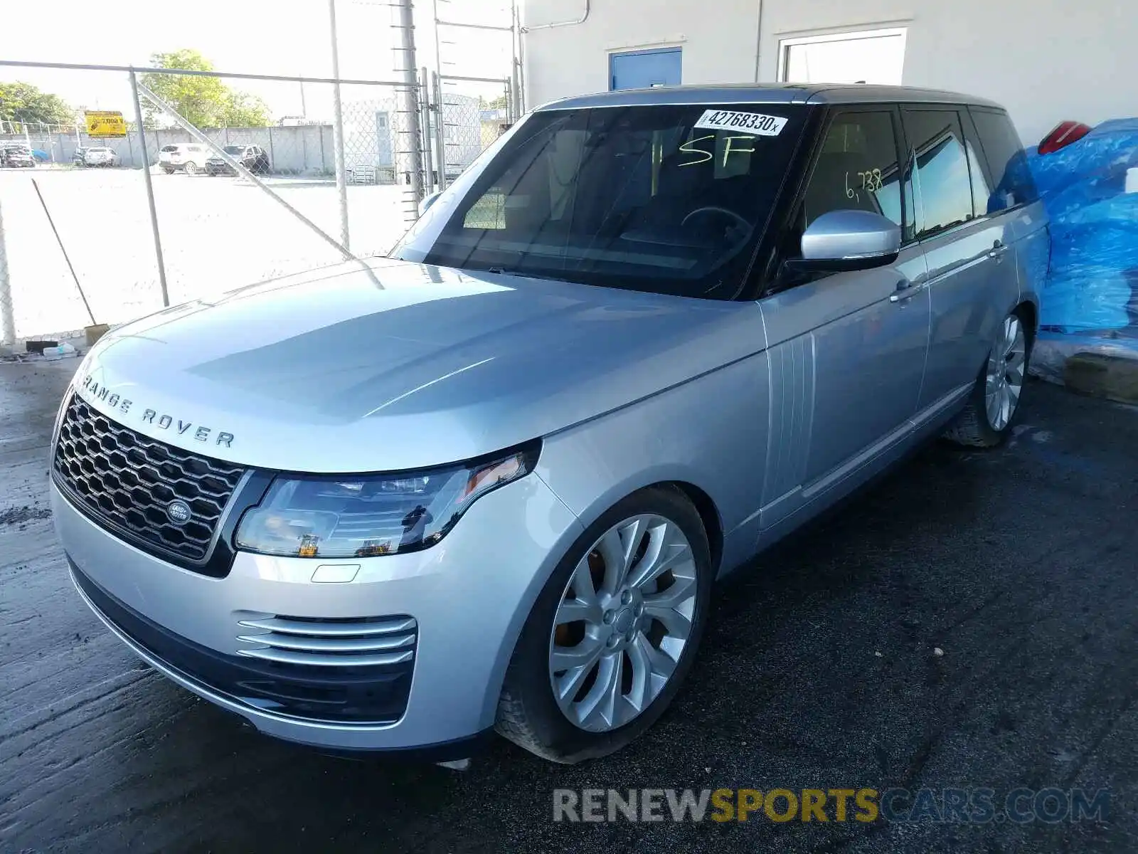 2 Фотография поврежденного автомобиля SALGR2RV0KA543840 LAND ROVER RANGEROVER 2019