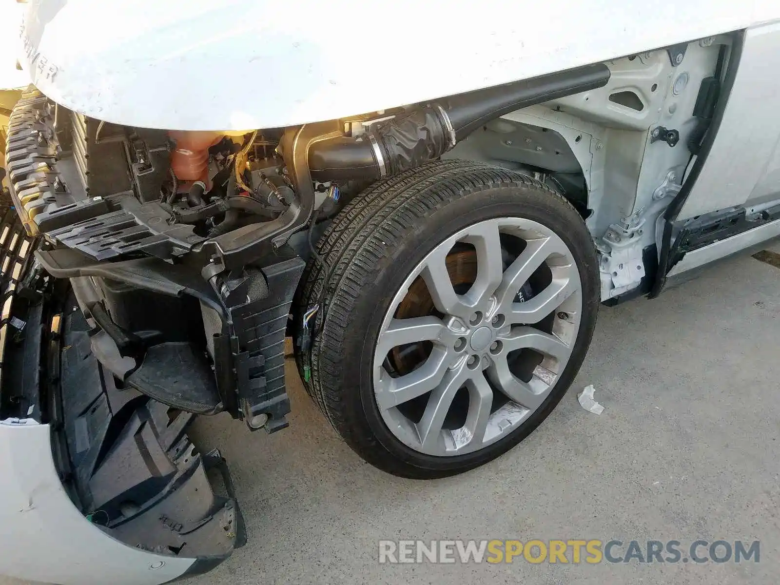 9 Photograph of a damaged car SALGS2RE5KA537231 LAND ROVER RANGEROVER 2019