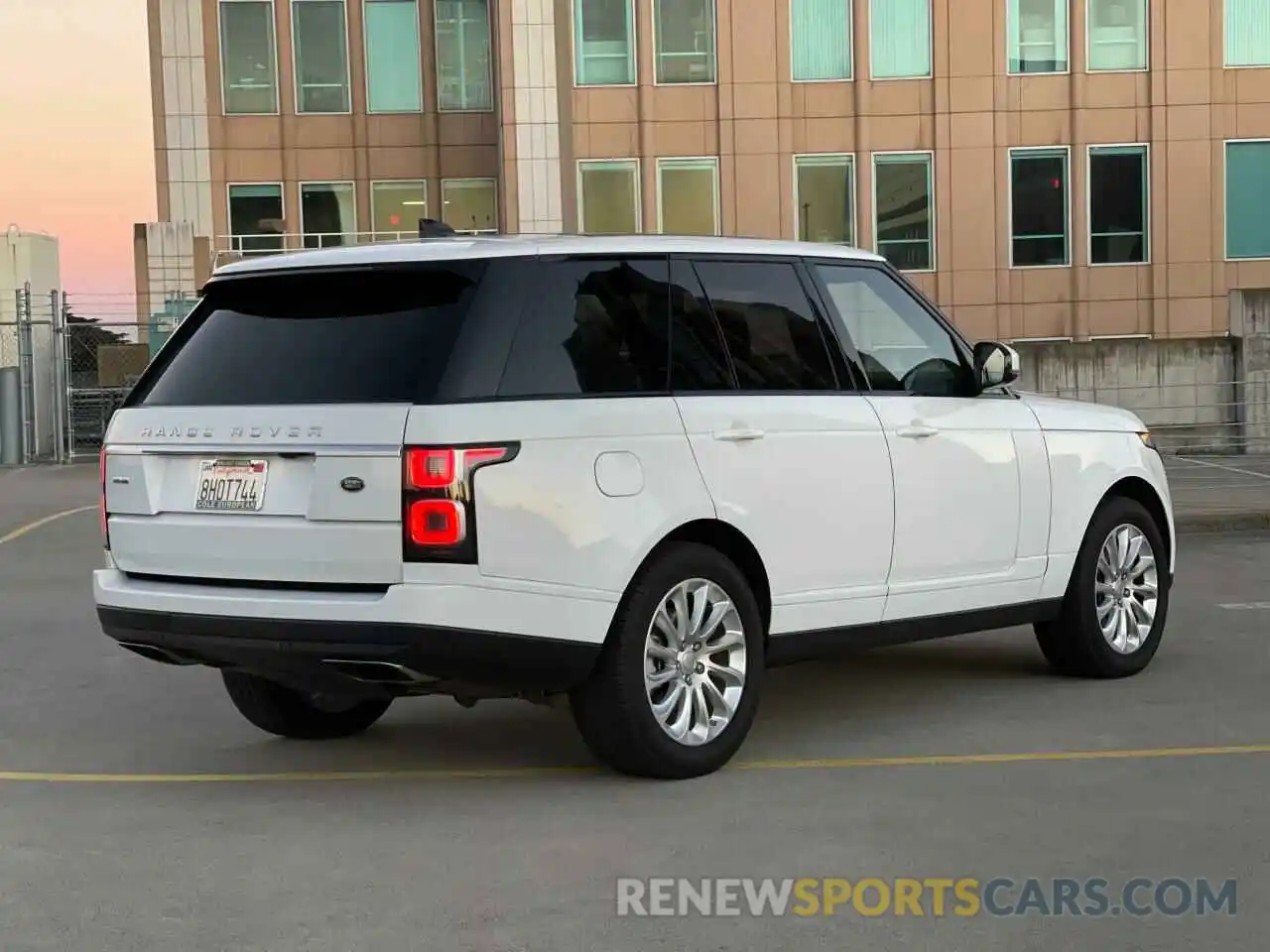 3 Фотография поврежденного автомобиля SALGS2RK8KA516749 LAND ROVER RANGEROVER 2019