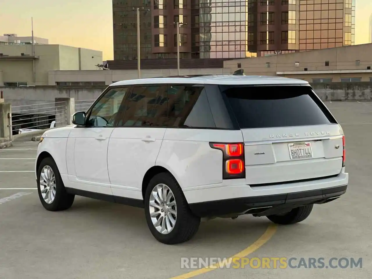 4 Фотография поврежденного автомобиля SALGS2RK8KA516749 LAND ROVER RANGEROVER 2019