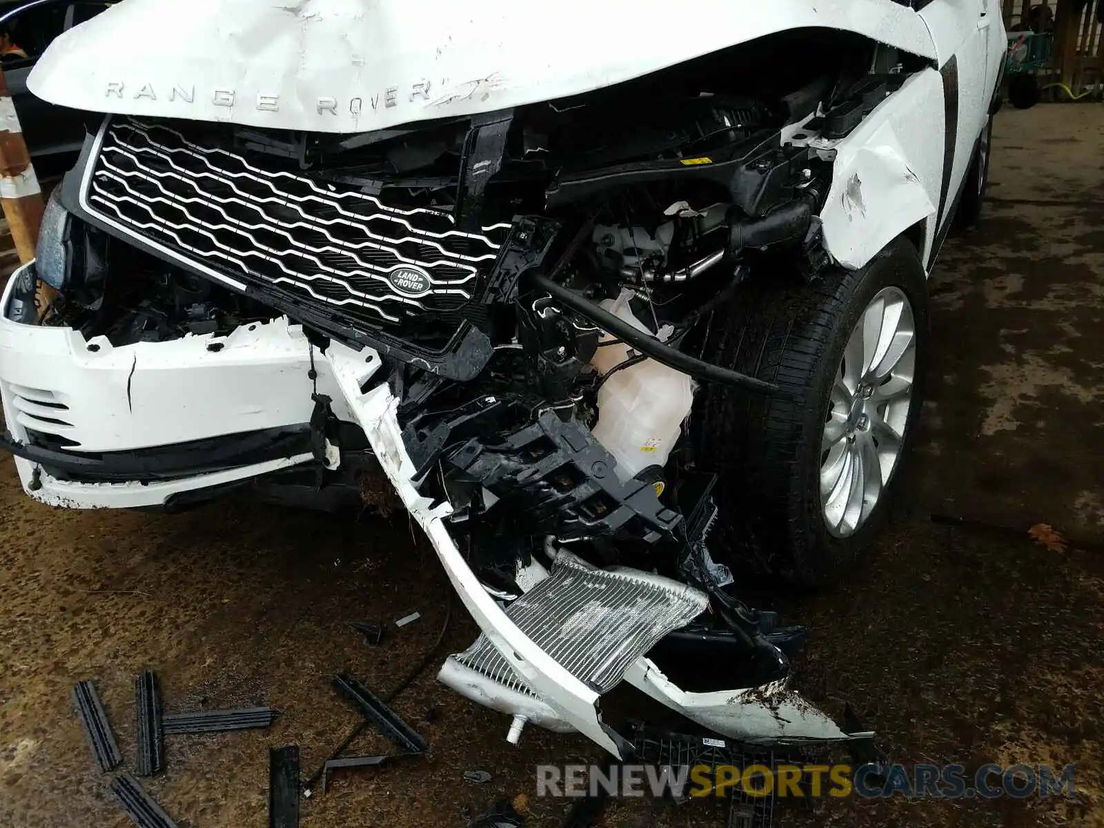 9 Photograph of a damaged car SALGS2SV5KA561846 LAND ROVER RANGEROVER 2019