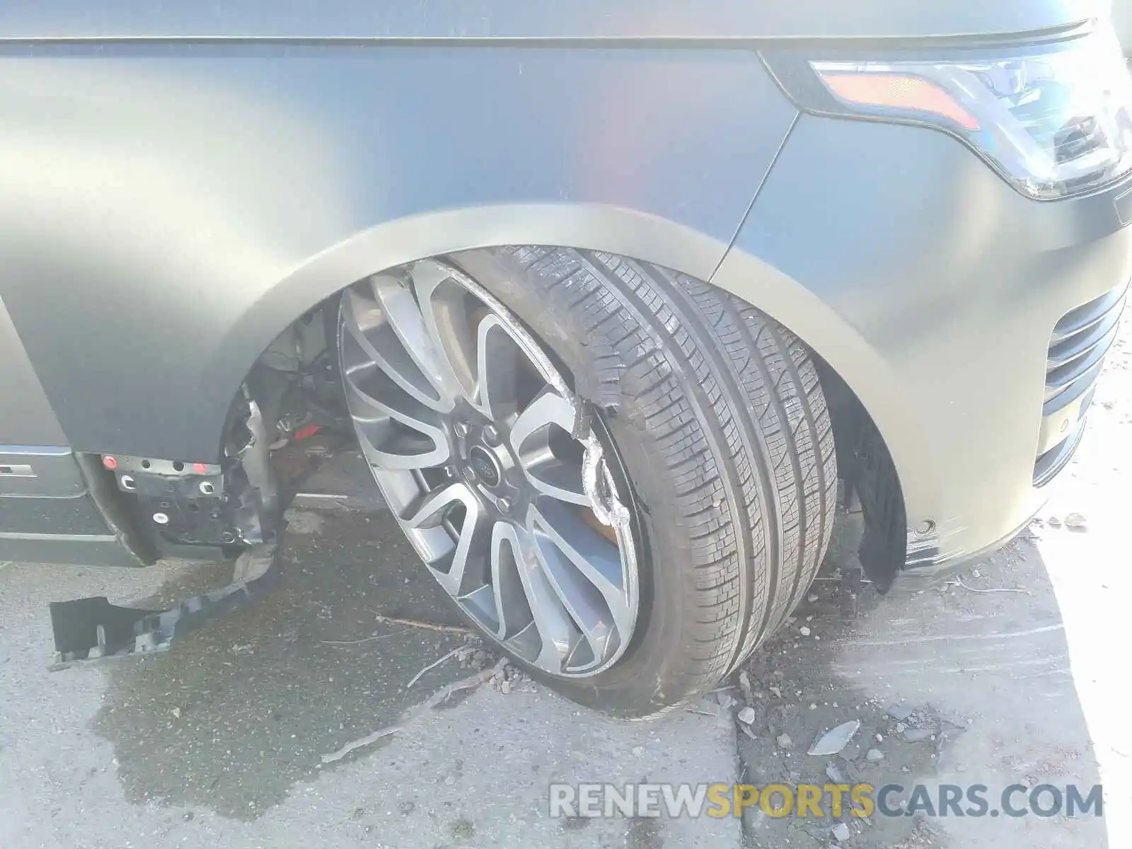 9 Photograph of a damaged car SALGS5RE6KA519712 LAND ROVER RANGEROVER 2019