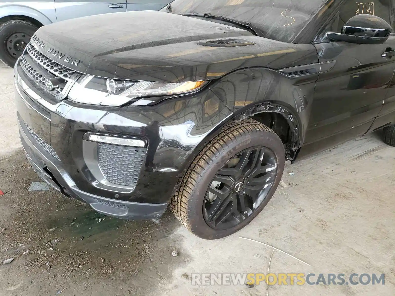 9 Photograph of a damaged car SALVC2RX0KH328797 LAND ROVER RANGEROVER 2019