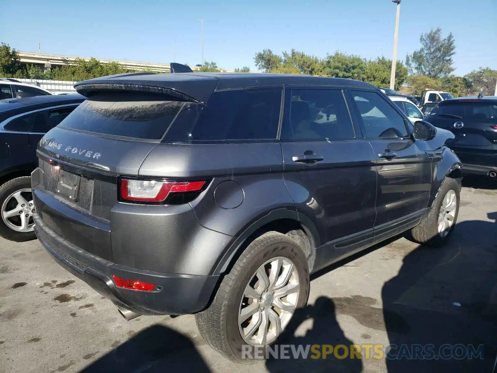 4 Фотография поврежденного автомобиля SALVP2RX2KH340518 LAND ROVER RANGEROVER 2019