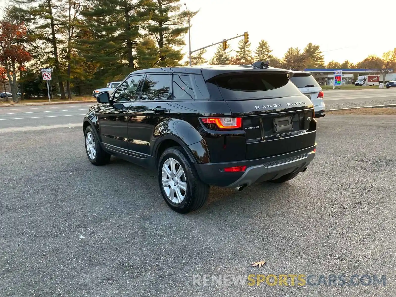 4 Photograph of a damaged car SALVP2RX2KH348148 LAND ROVER RANGEROVER 2019