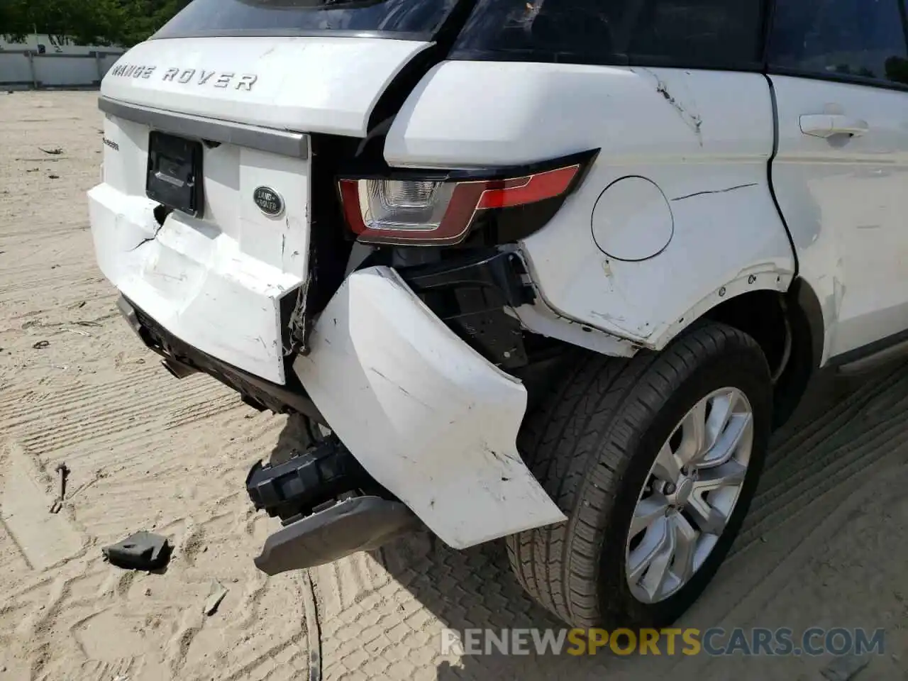 9 Photograph of a damaged car SALVP2RX6KH330395 LAND ROVER RANGEROVER 2019