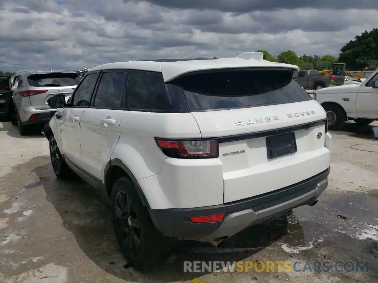 3 Photograph of a damaged car SALVP2RXXKH334353 LAND ROVER RANGEROVER 2019