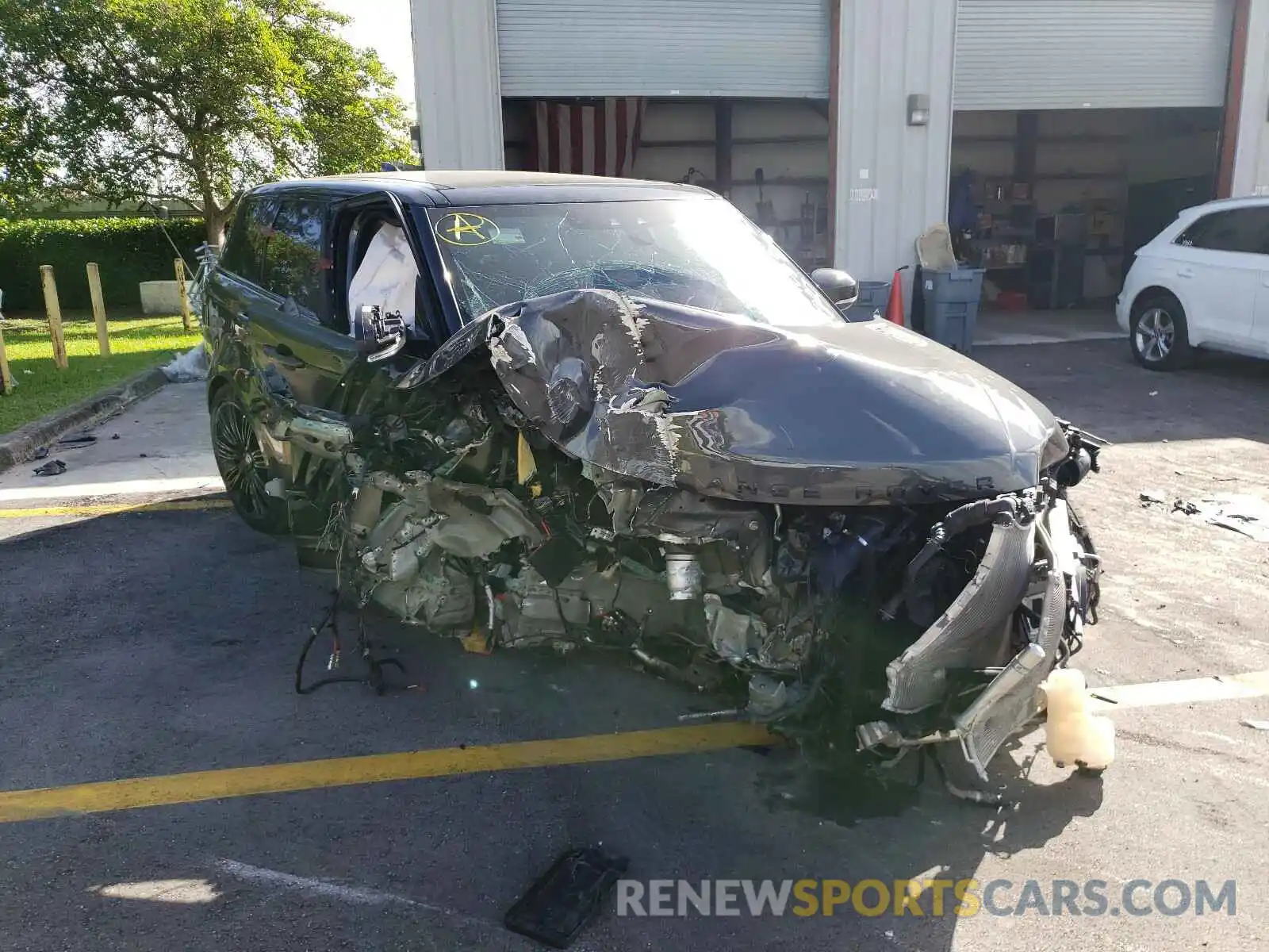 1 Фотография поврежденного автомобиля SALWR2RE3KA840693 LAND ROVER RANGEROVER 2019
