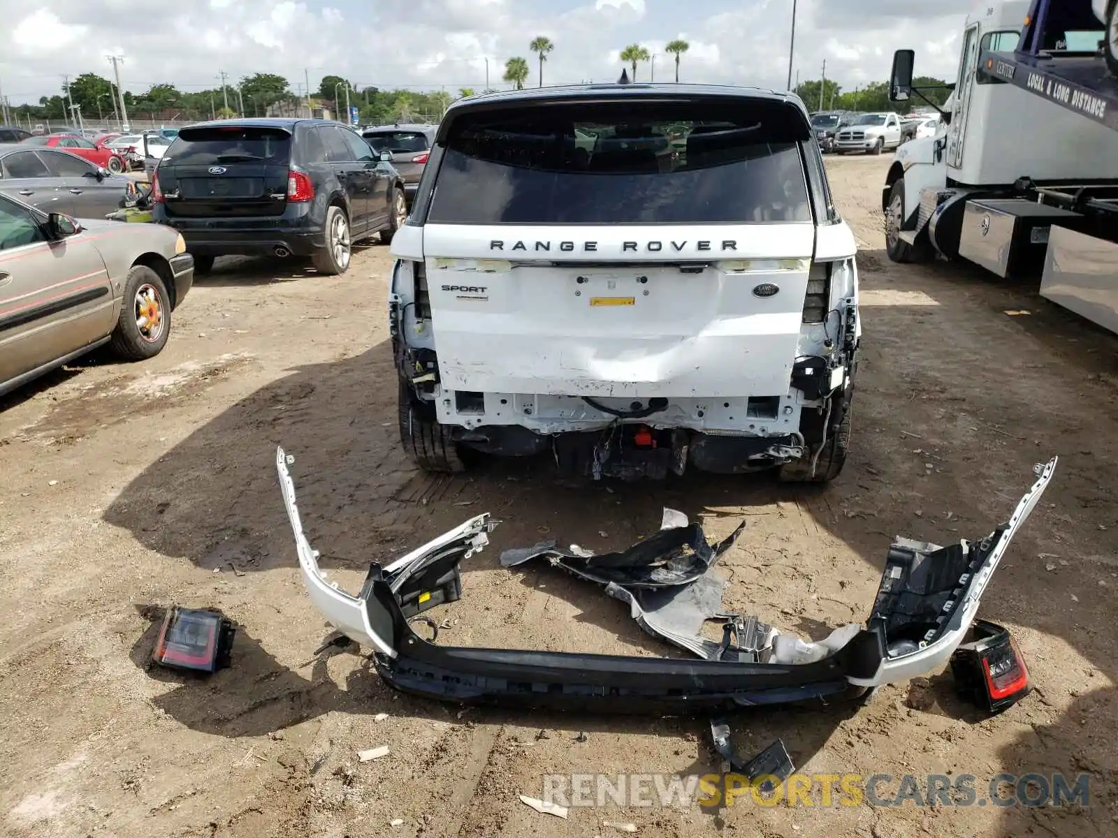 9 Photograph of a damaged car SALWR2RE6KA833687 LAND ROVER RANGEROVER 2019