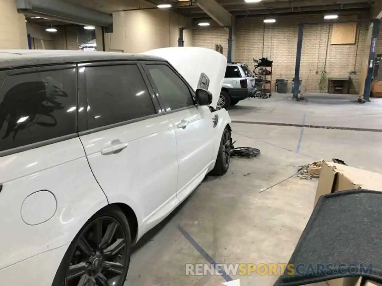 6 Photograph of a damaged car SALWR2RE6KA847072 LAND ROVER RANGEROVER 2019