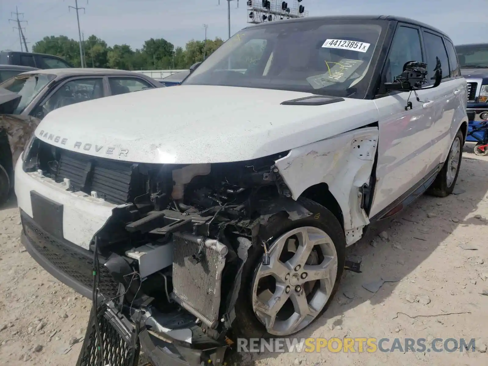 2 Фотография поврежденного автомобиля SALWR2RU8KA863152 LAND ROVER RANGEROVER 2019