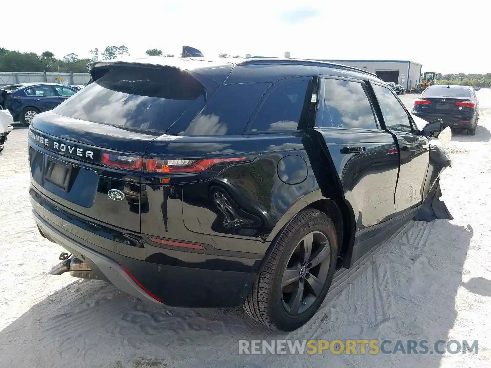 4 Photograph of a damaged car SALYB2EN9KA227223 LAND ROVER RANGEROVER 2019