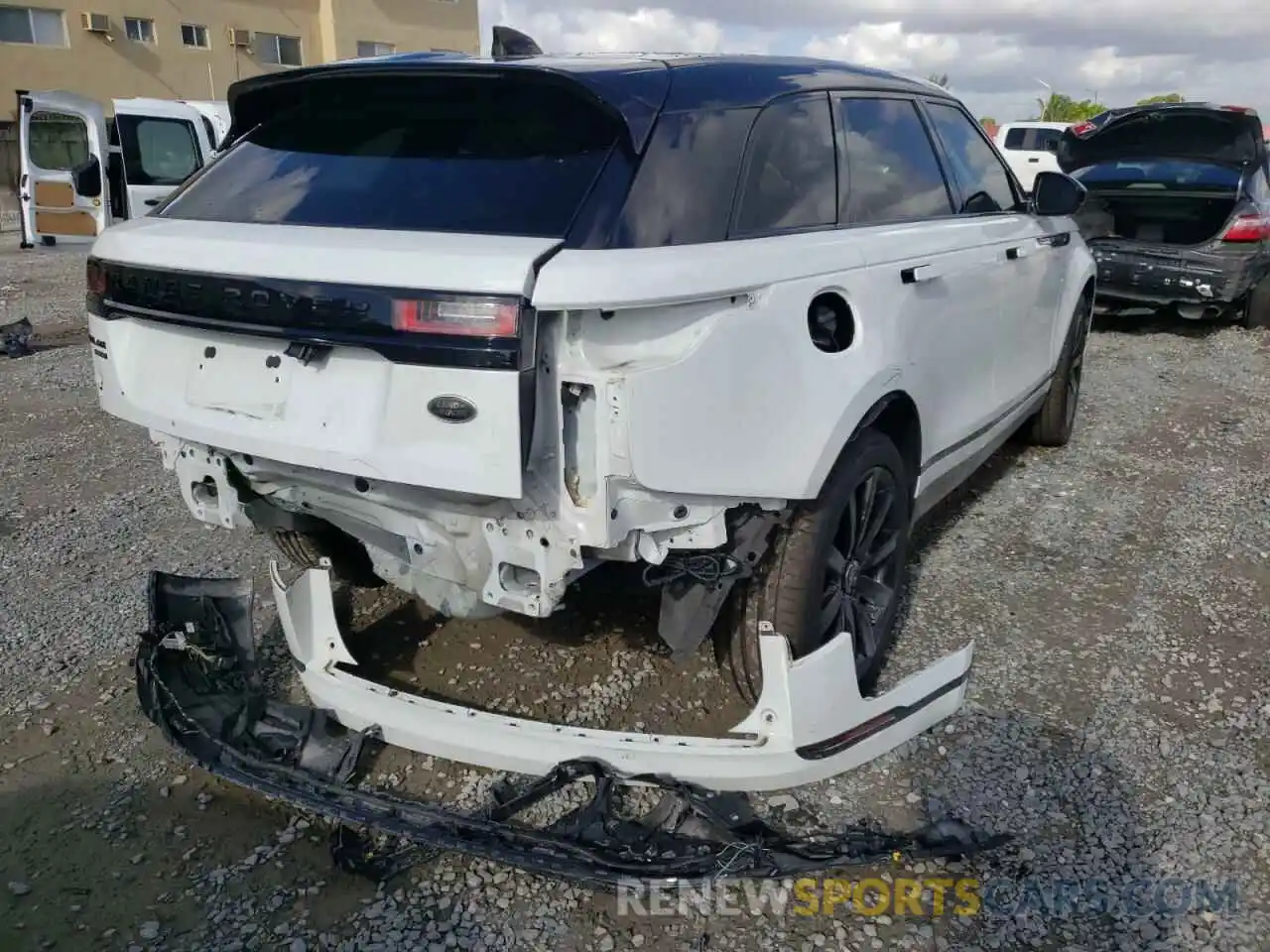 4 Photograph of a damaged car SALYL2EX1KA206638 LAND ROVER RANGEROVER 2019