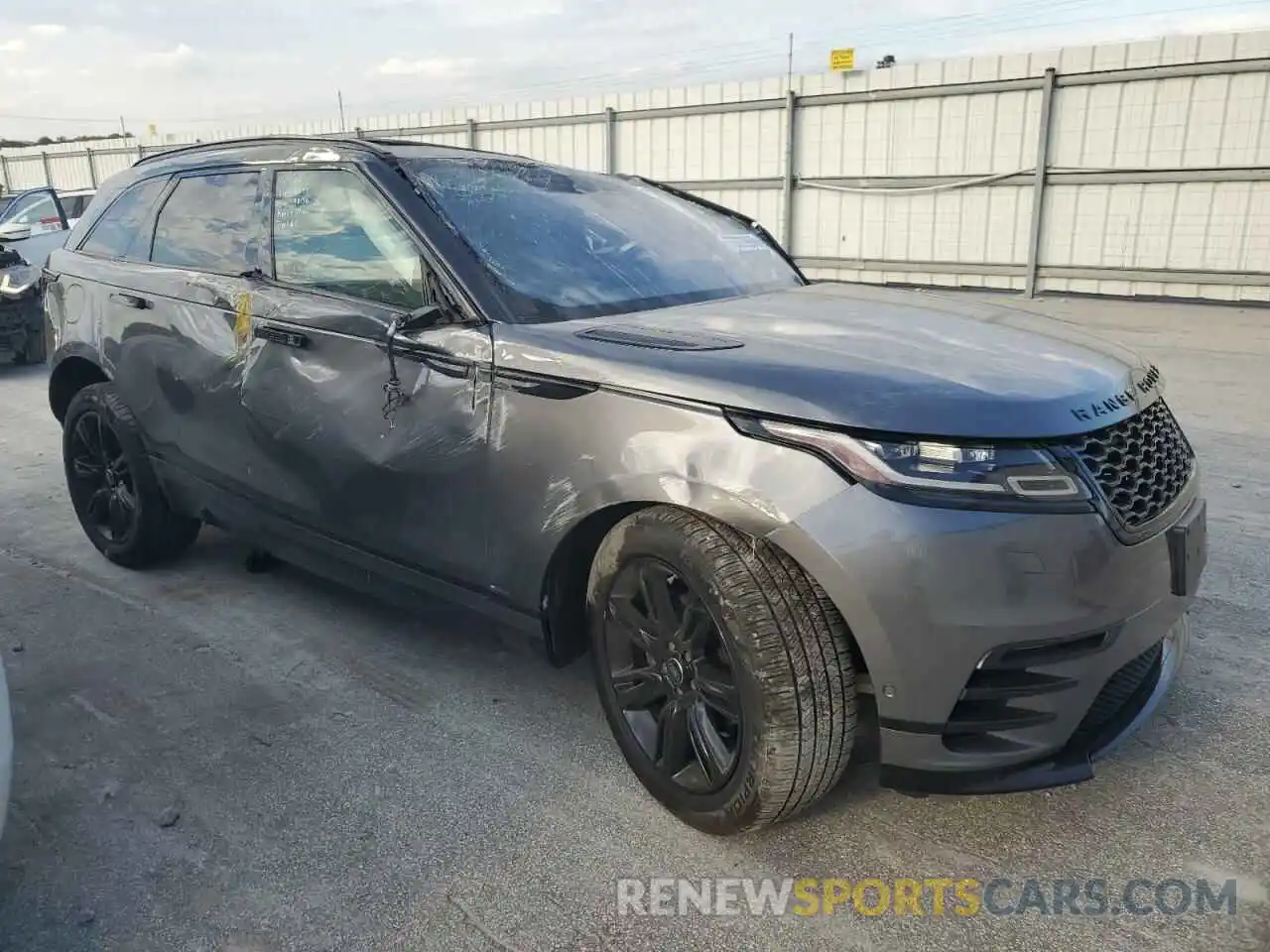 4 Photograph of a damaged car SALYL2EX1KA228297 LAND ROVER RANGEROVER 2019