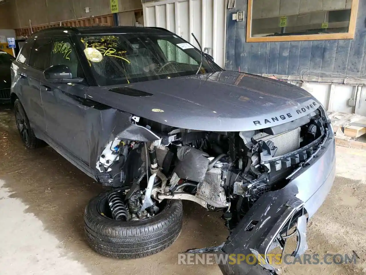 1 Photograph of a damaged car SALYL2EX2KA215784 LAND ROVER RANGEROVER 2019