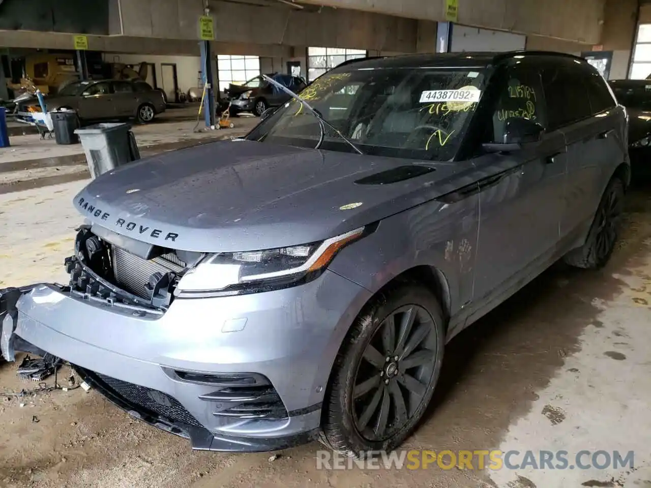 2 Photograph of a damaged car SALYL2EX2KA215784 LAND ROVER RANGEROVER 2019