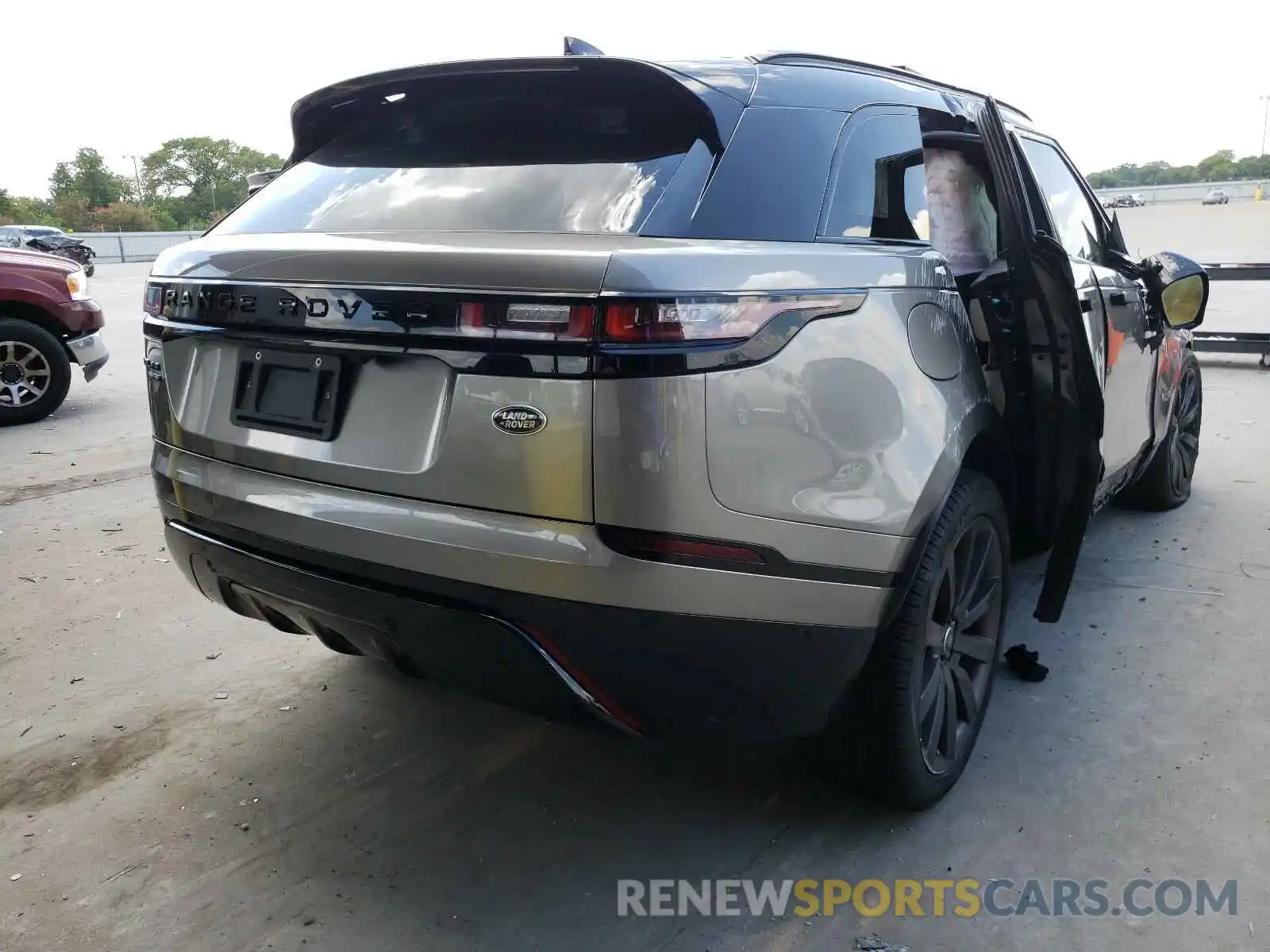 4 Photograph of a damaged car SALYL2EX3KA212442 LAND ROVER RANGEROVER 2019