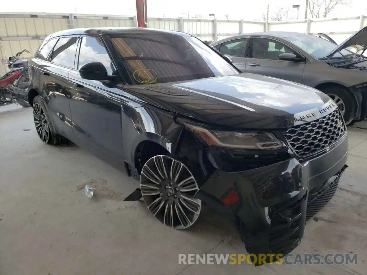 1 Photograph of a damaged car SALYL2EX5KA210594 LAND ROVER RANGEROVER 2019