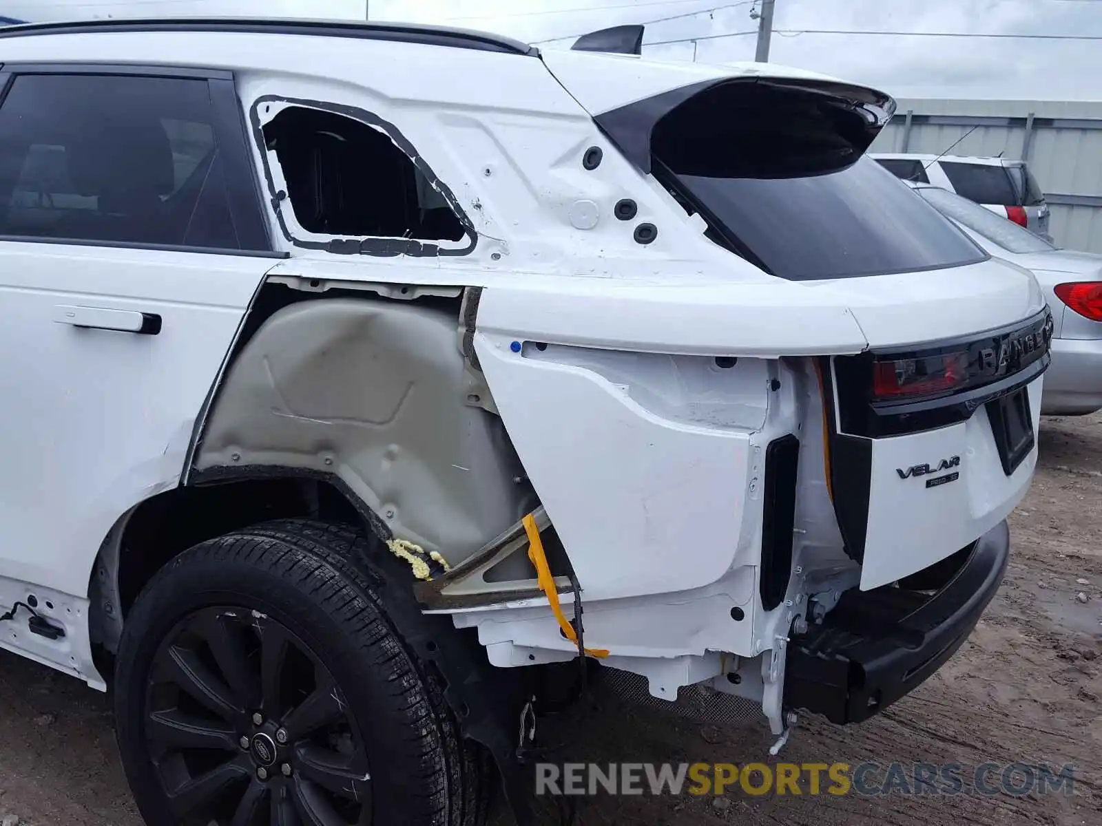 9 Photograph of a damaged car SALYL2EX6KA234273 LAND ROVER RANGEROVER 2019