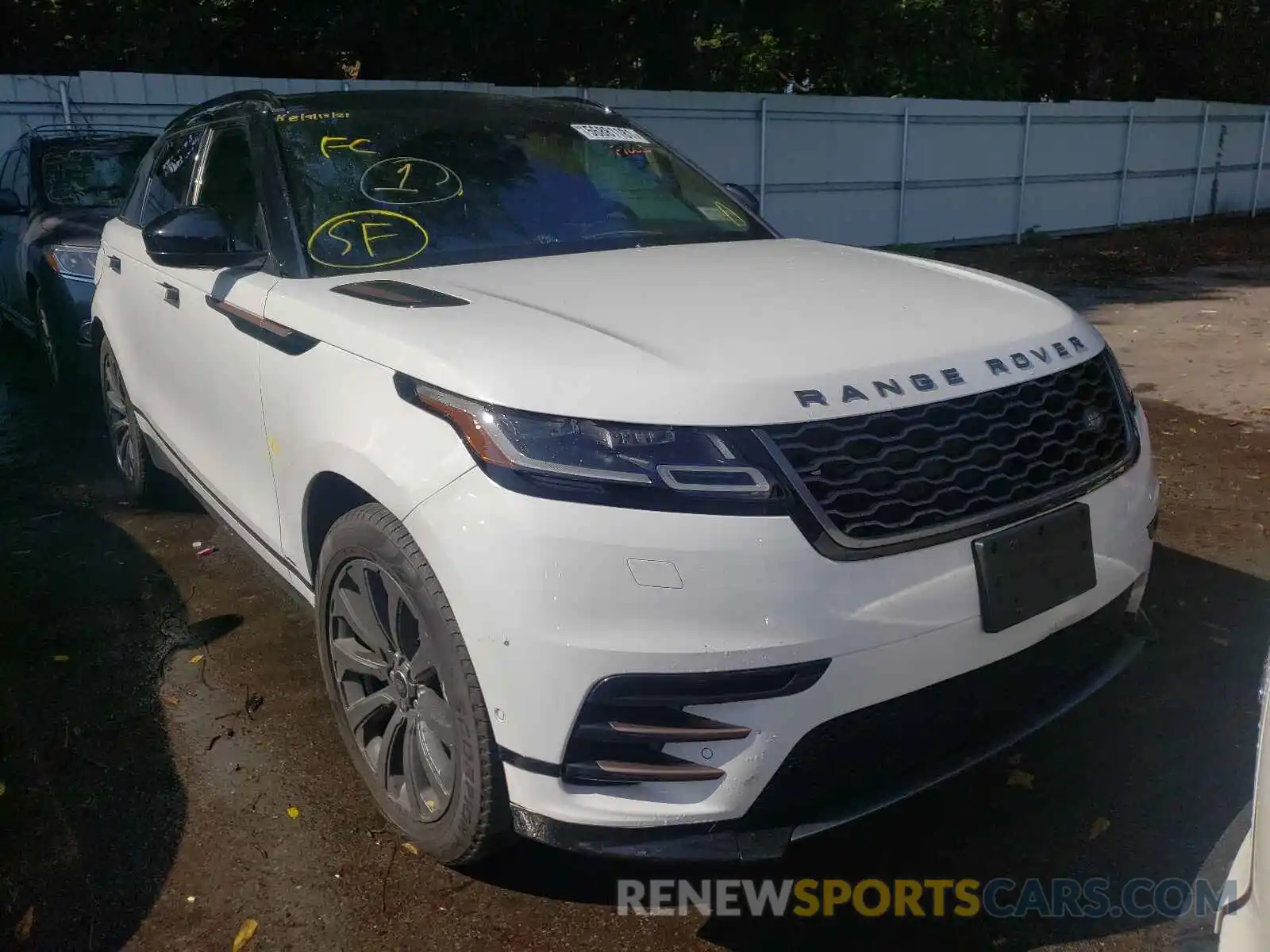 1 Photograph of a damaged car SALYL2EX8KA219905 LAND ROVER RANGEROVER 2019