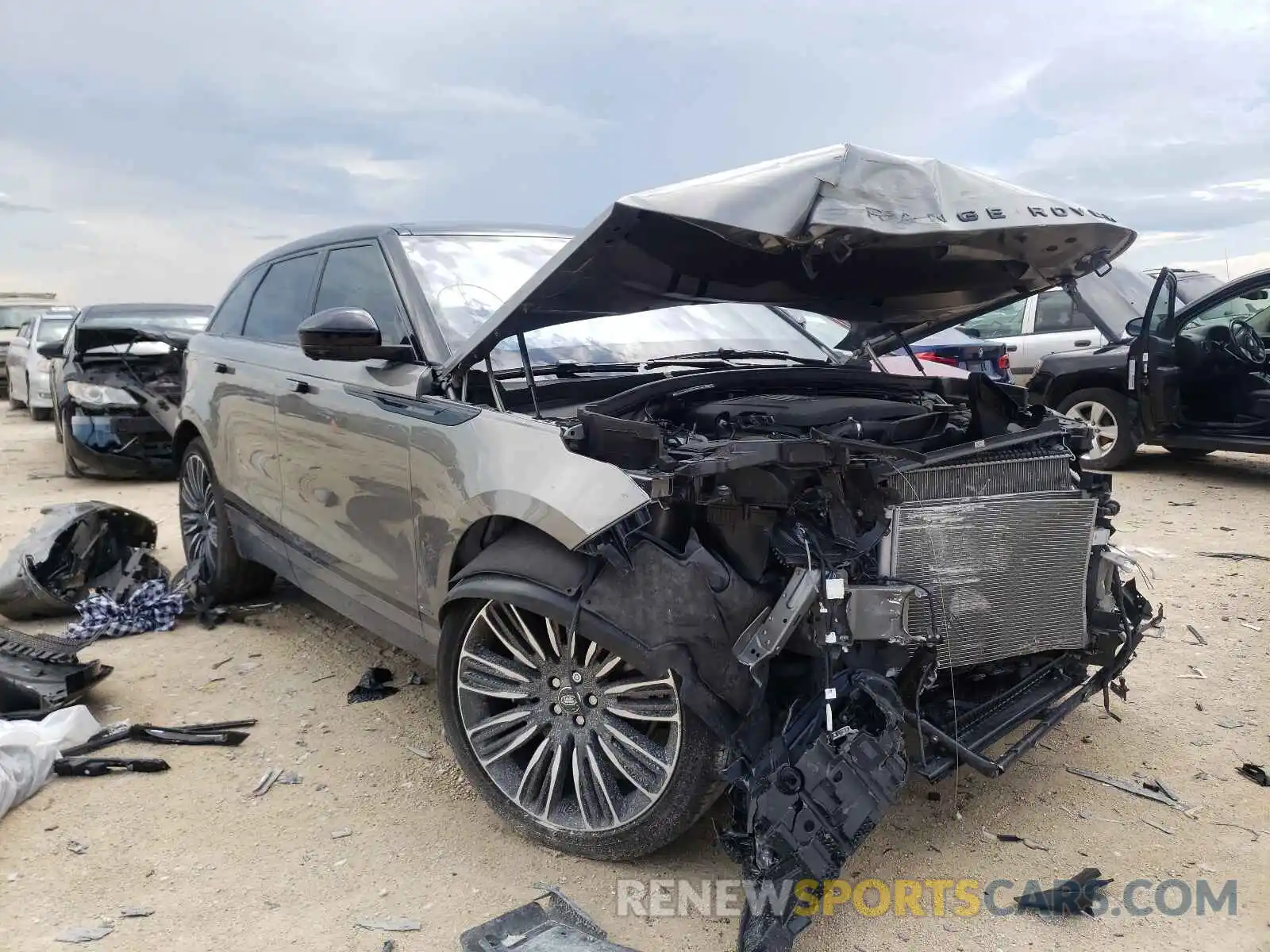 1 Photograph of a damaged car SALYL2FV0KA225811 LAND ROVER RANGEROVER 2019