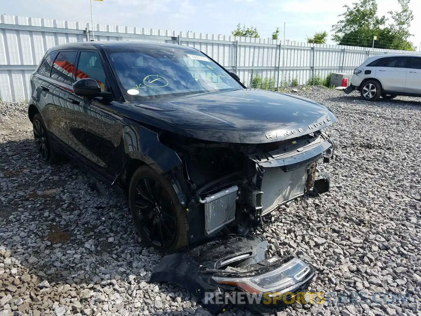 1 Photograph of a damaged car SALYL2FX5KA782490 LAND ROVER RANGEROVER 2019