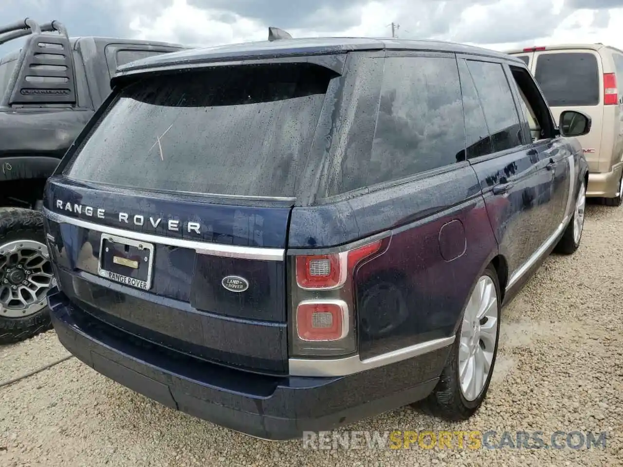 4 Photograph of a damaged car SALGS2RU0LA569562 LAND ROVER RANGEROVER 2020