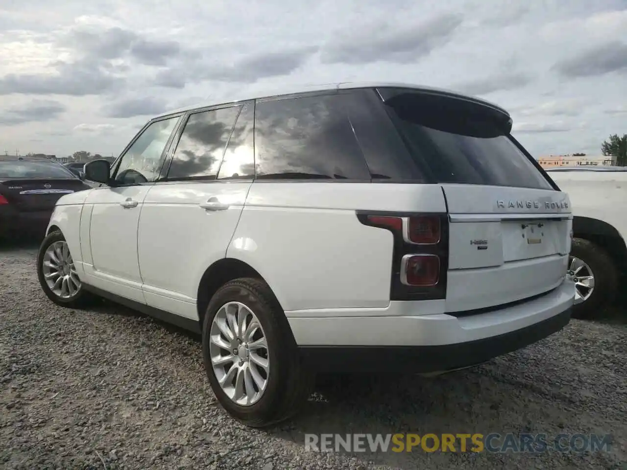 3 Photograph of a damaged car SALGS2RU9LA581001 LAND ROVER RANGEROVER 2020