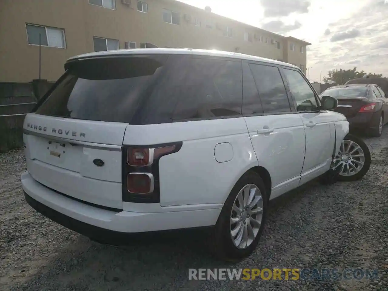 4 Photograph of a damaged car SALGS2RU9LA581001 LAND ROVER RANGEROVER 2020