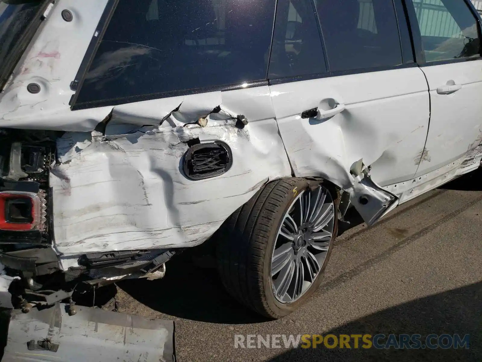 9 Photograph of a damaged car SALGS2SE2LA571445 LAND ROVER RANGEROVER 2020